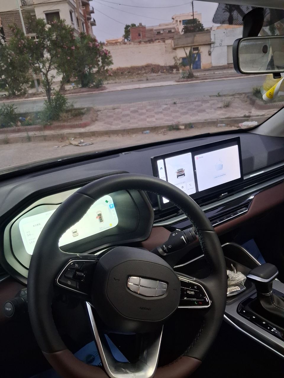 Geely Emgrand  Auto  2026 10