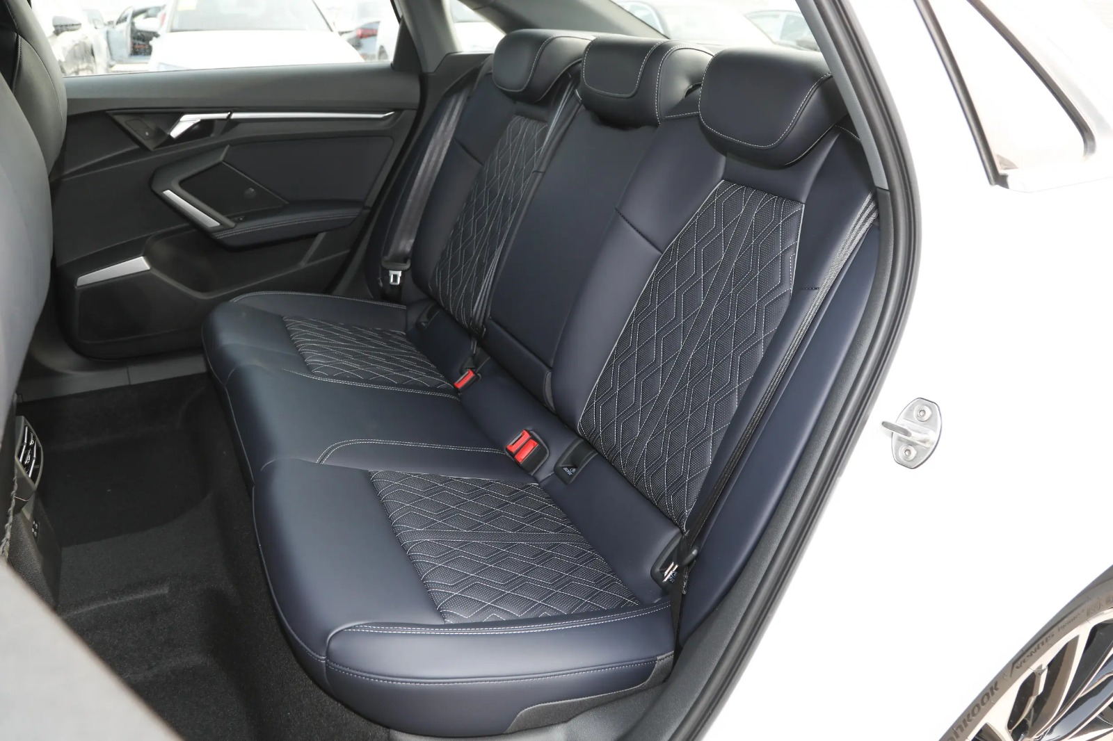 Audi A3L SPORTBACK 35 TFSI FLYING SPUR PREMIUM EDITION 2026 9