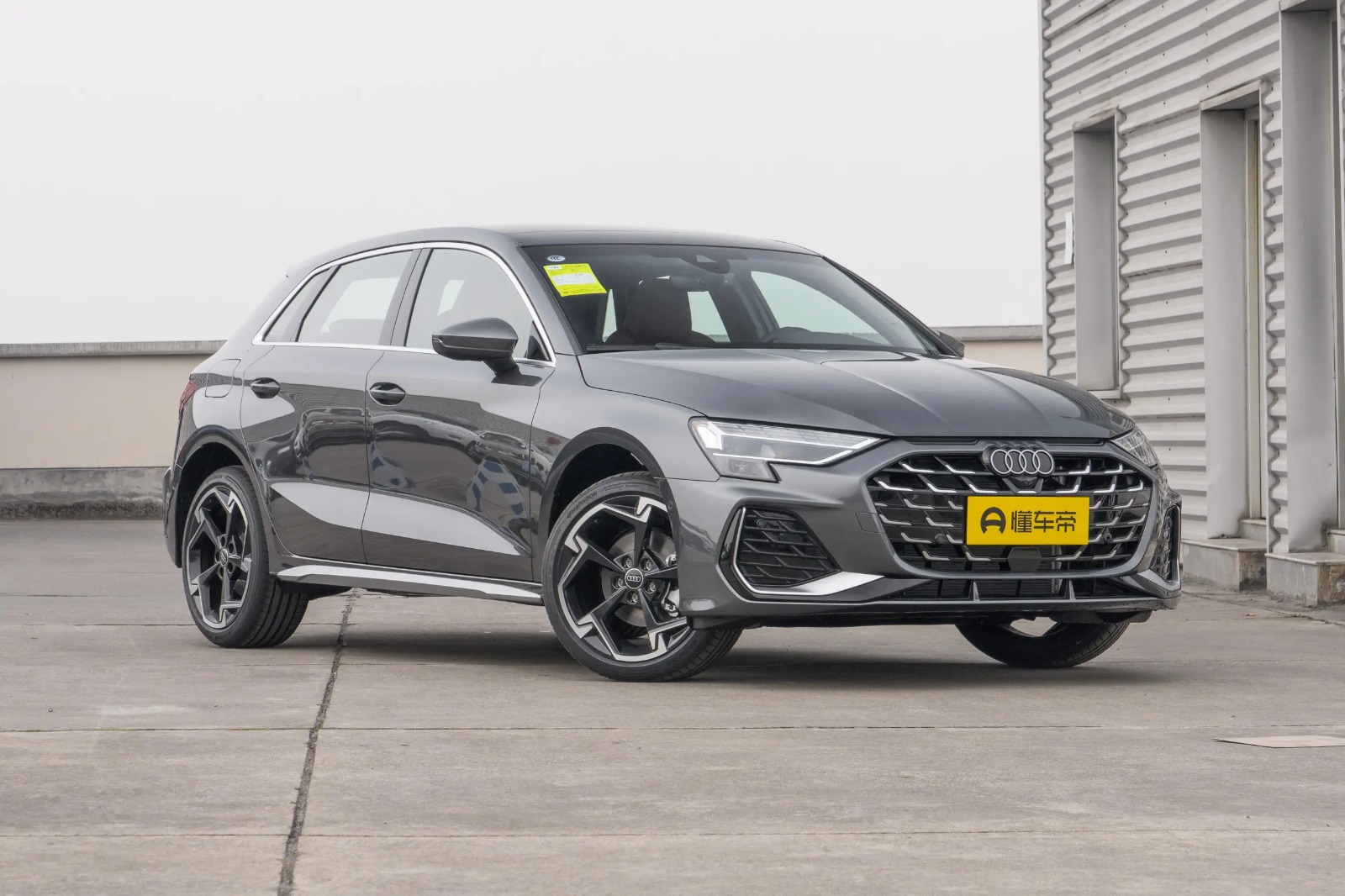 Audi A3 SPORTBACK 35 TFSI FLYING SPUR PREMIUM EDITION 2026 2
