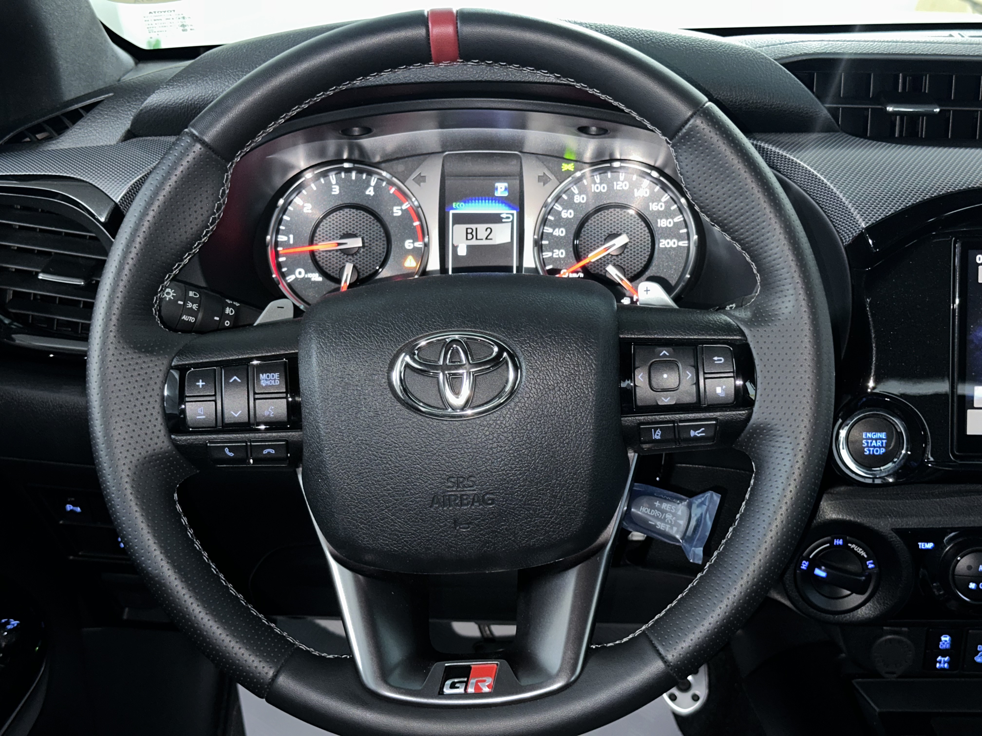 Toyota Hilux GR  2026 42