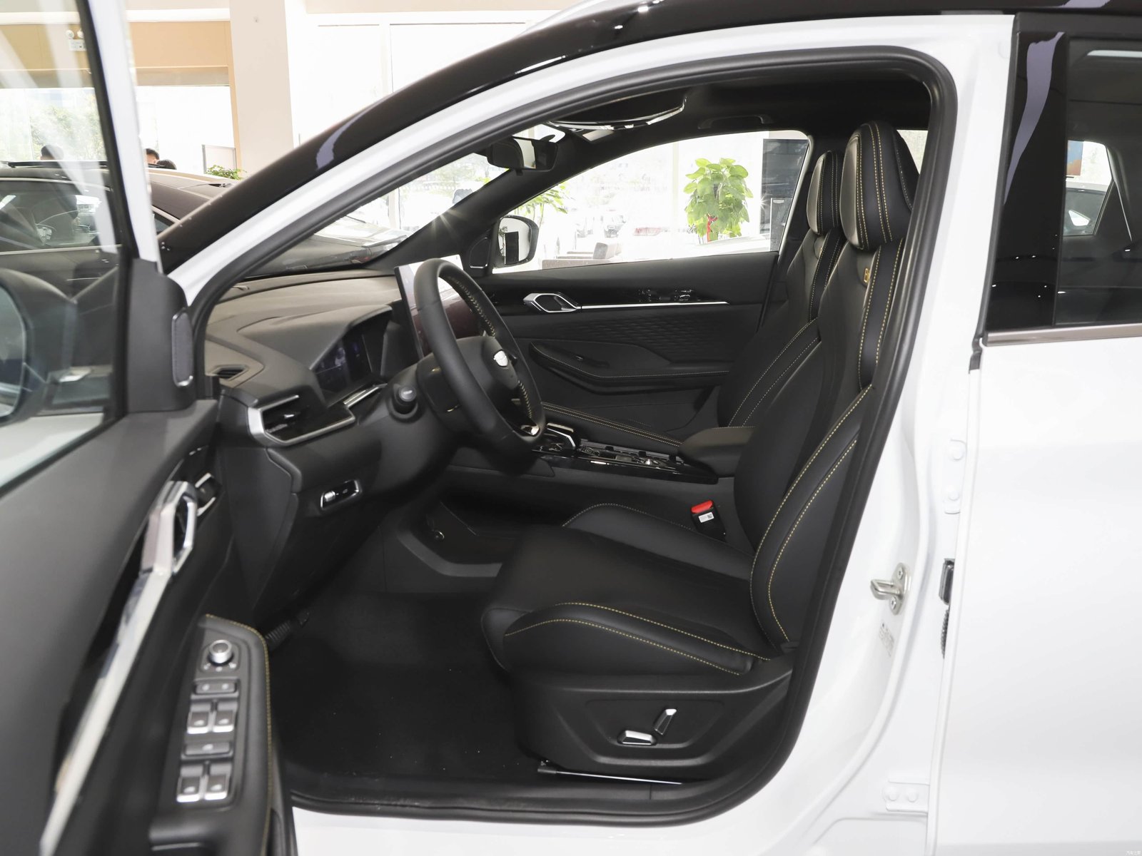 Geely Coolray Full Option 2026 33