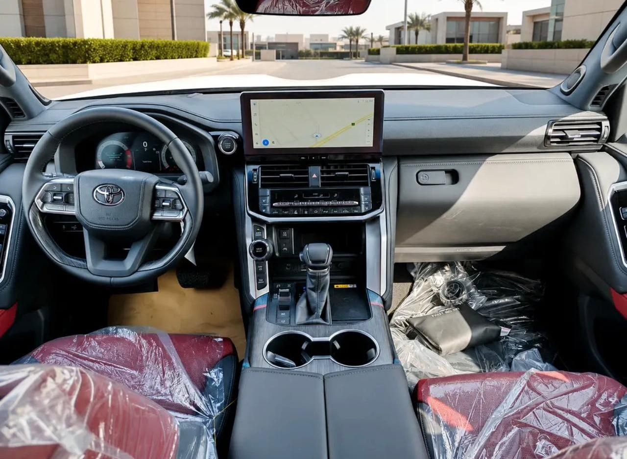 Toyota Land Cruiser 300 VXR 2026 3