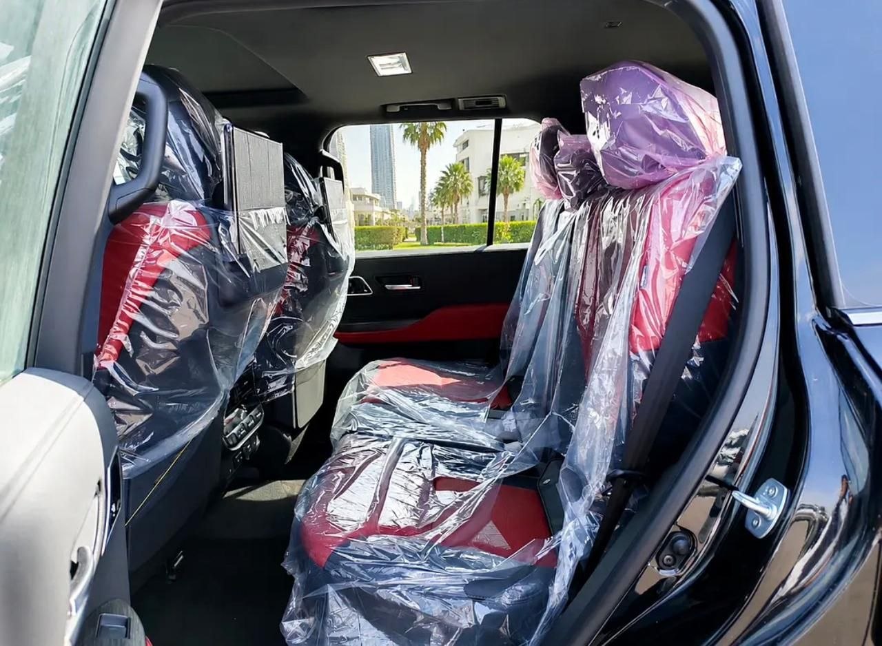 Toyota Land Cruiser 300 VXR 2026 6