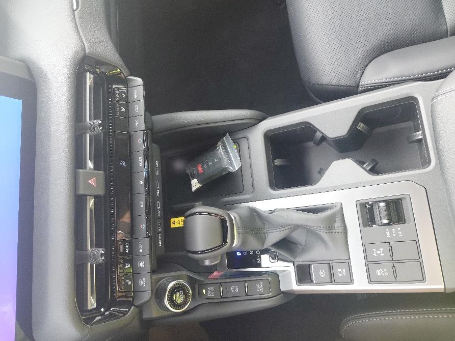 Toyota Prado 2.8L AT Diesel Luxury 2026 12