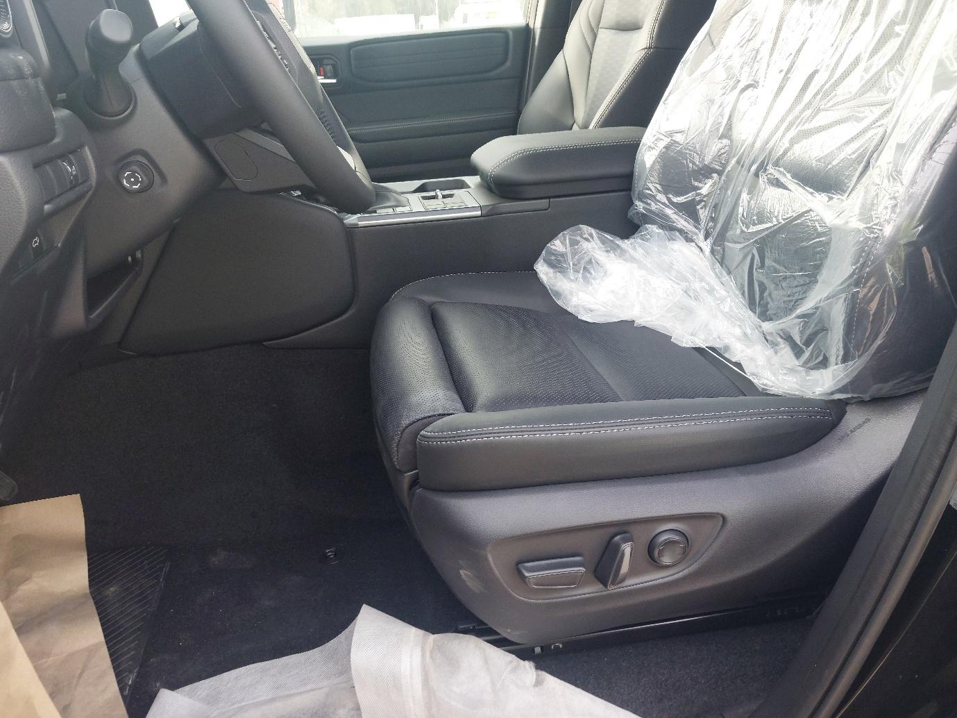Toyota Prado 2.8L AT Diesel Luxury 2026 13