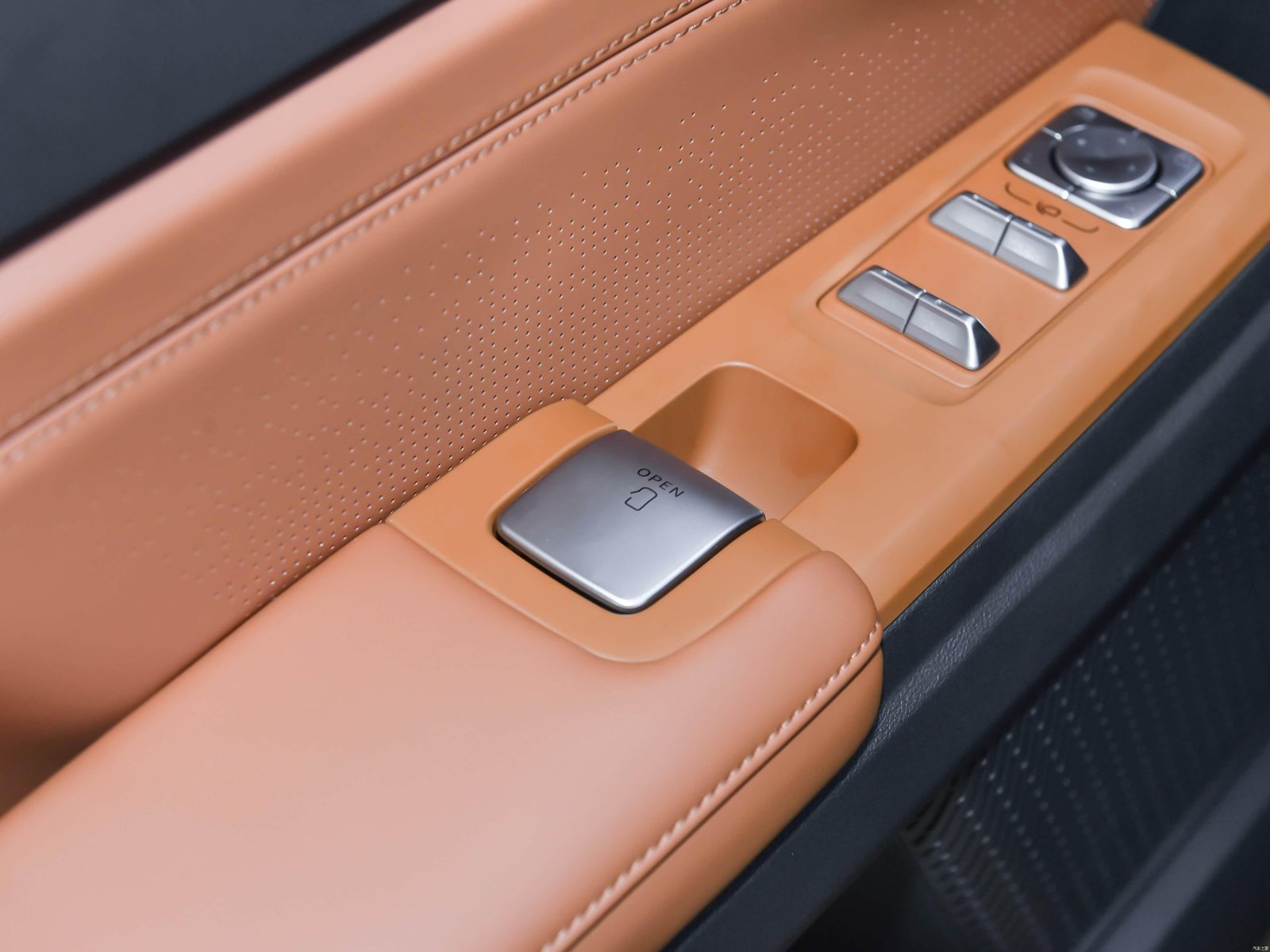 Jetour X70L 1.5TGDI-7DCT Luxury 2026 33