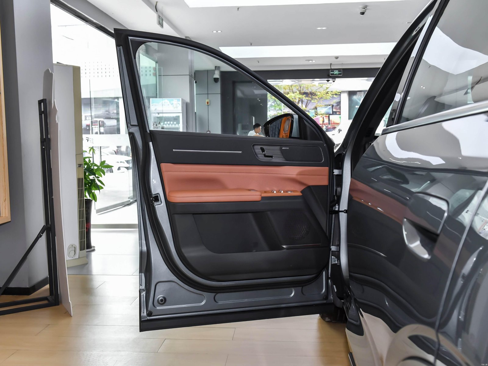 Jetour X70L 1.5TGDI-7DCT Luxury 2026 31