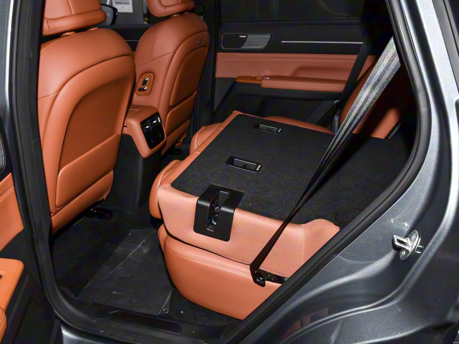 Jetour X70L 1.5TGDI-7DCT Luxury 2026 35