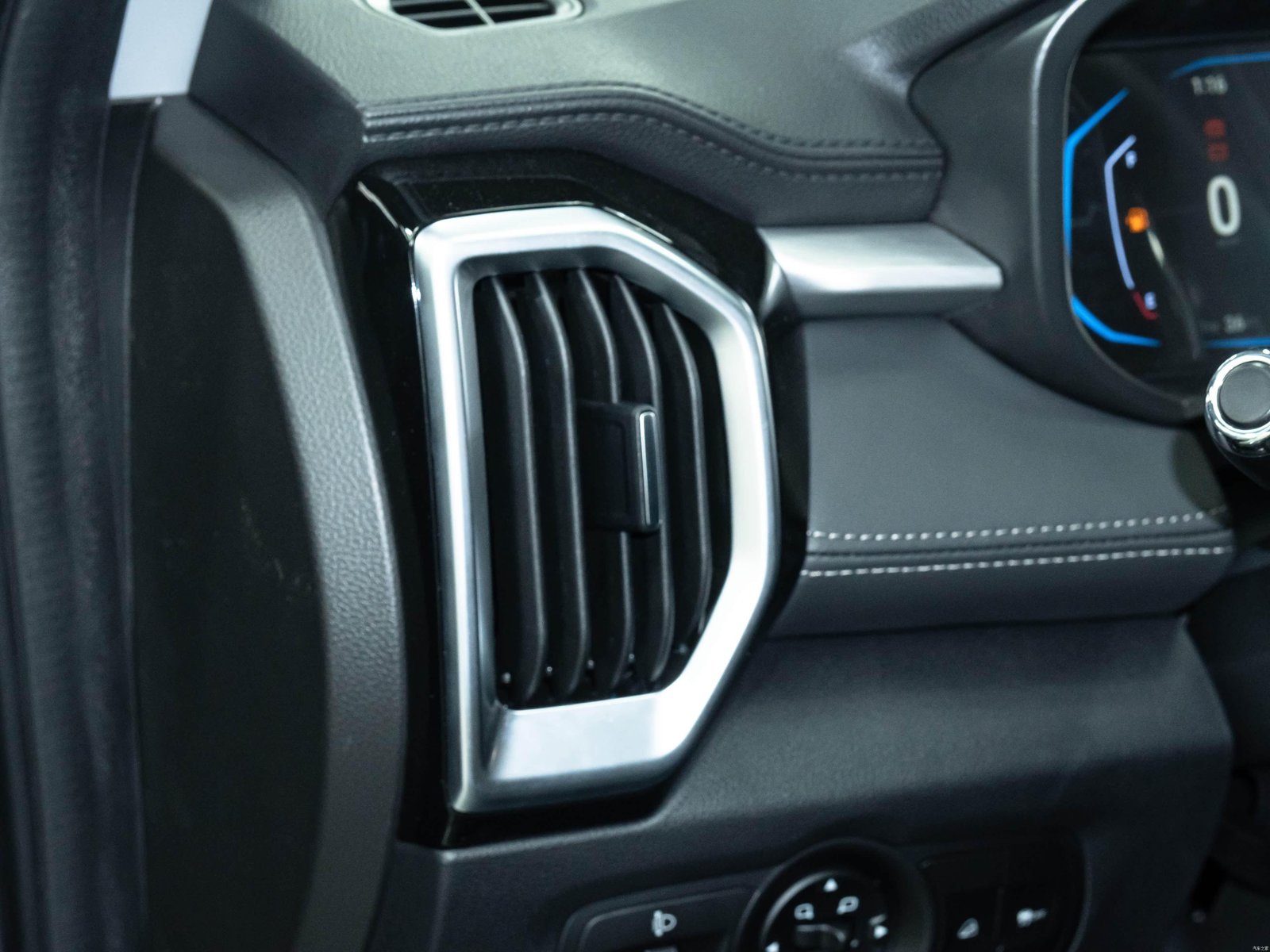 Kaiyi X3 Pro 1.5L CVT Comfort 2026 16