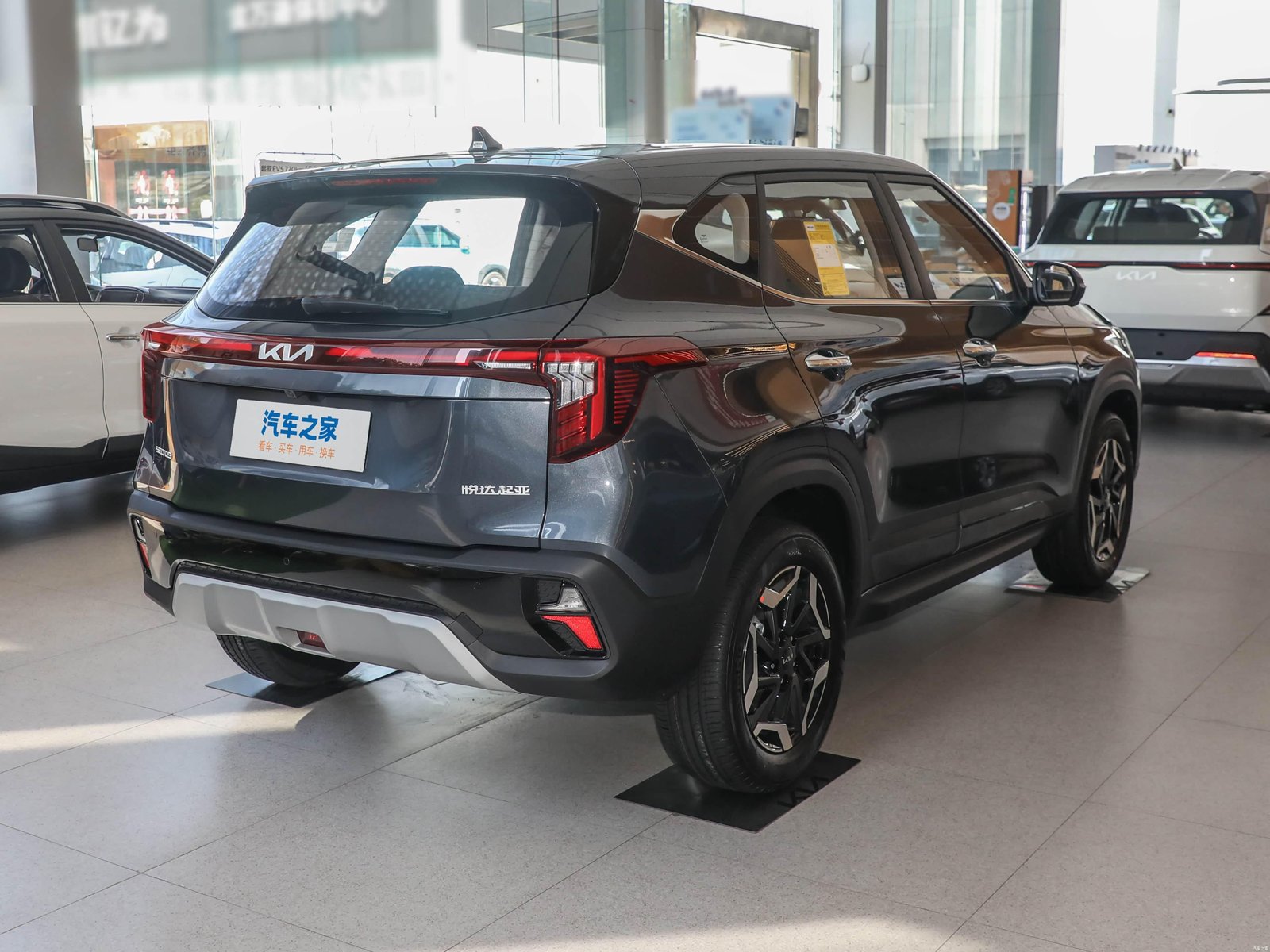 Kia Seltos 1.5L IVT Luxury Comfort 2026 4