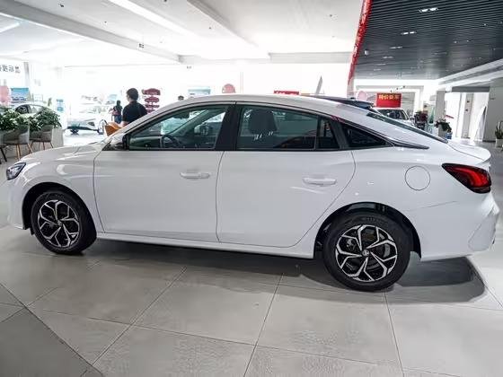 MG MG5 180 DVVT Boîte Manuelle Luxury 2026 4