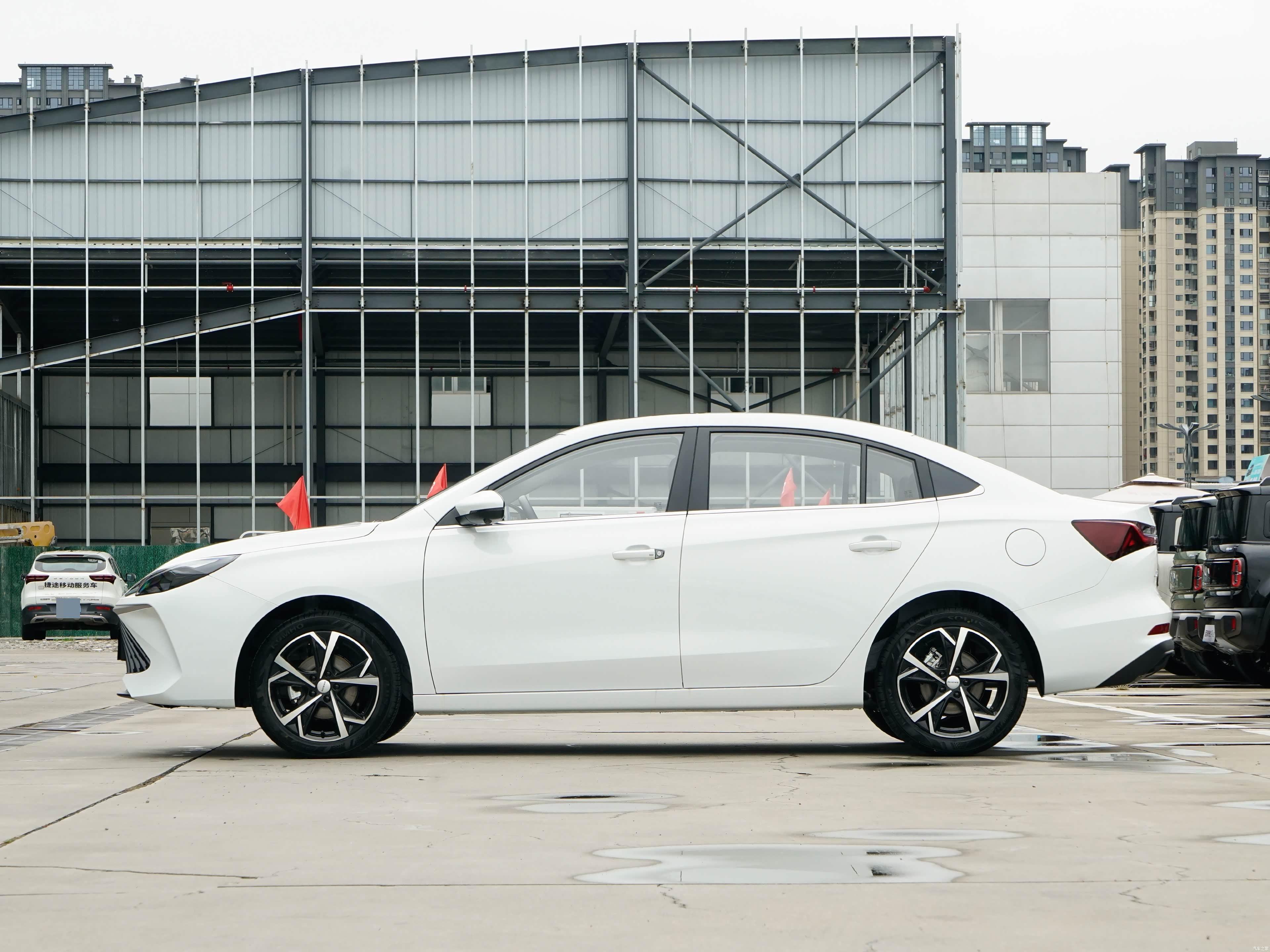 Roewe i5 1.5L CVT Honor 2026 3