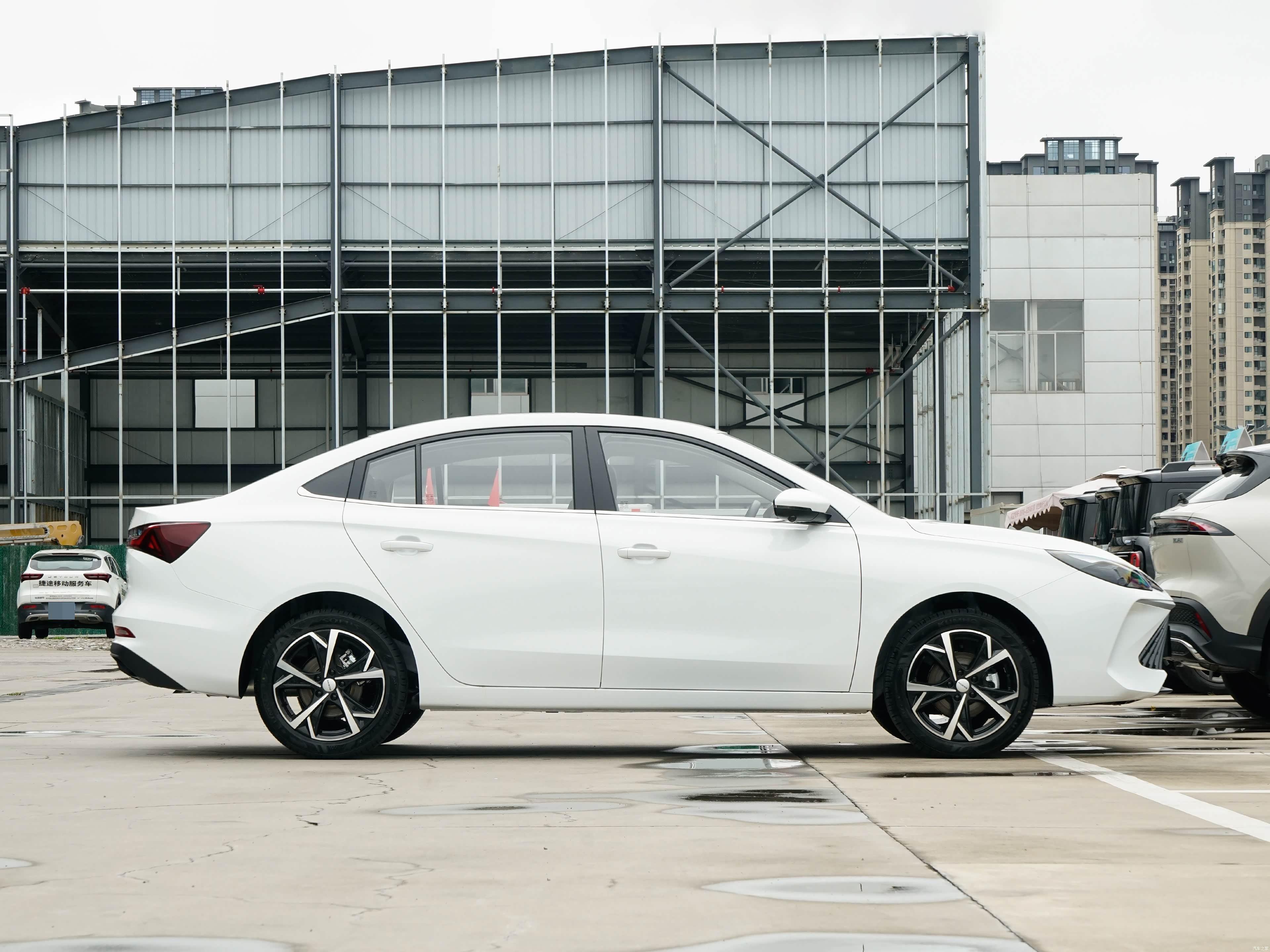 Roewe i5 1.5L CVT Honor 2026 6
