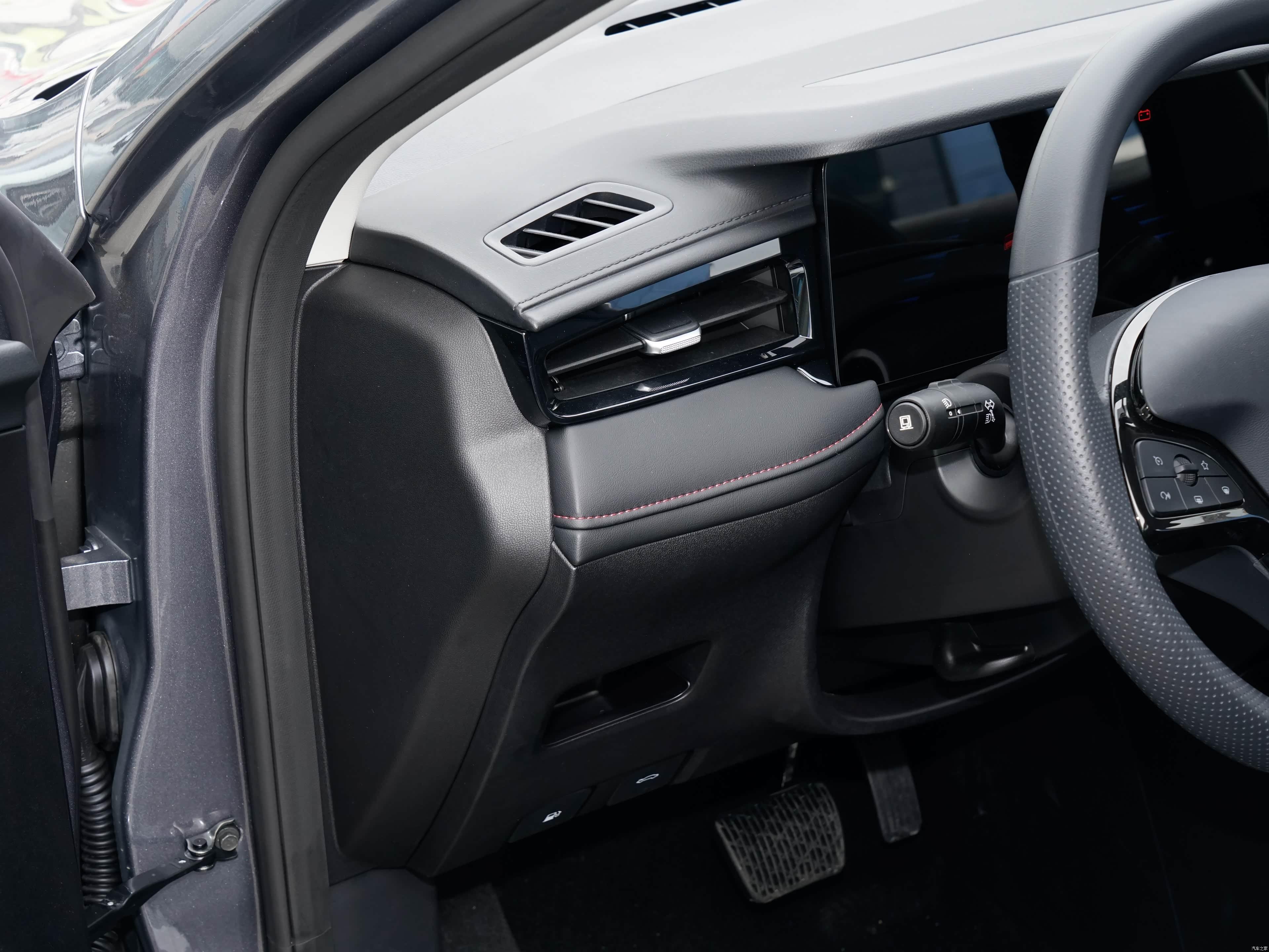 Roewe i5 1.5L CVT Honor 2026 12