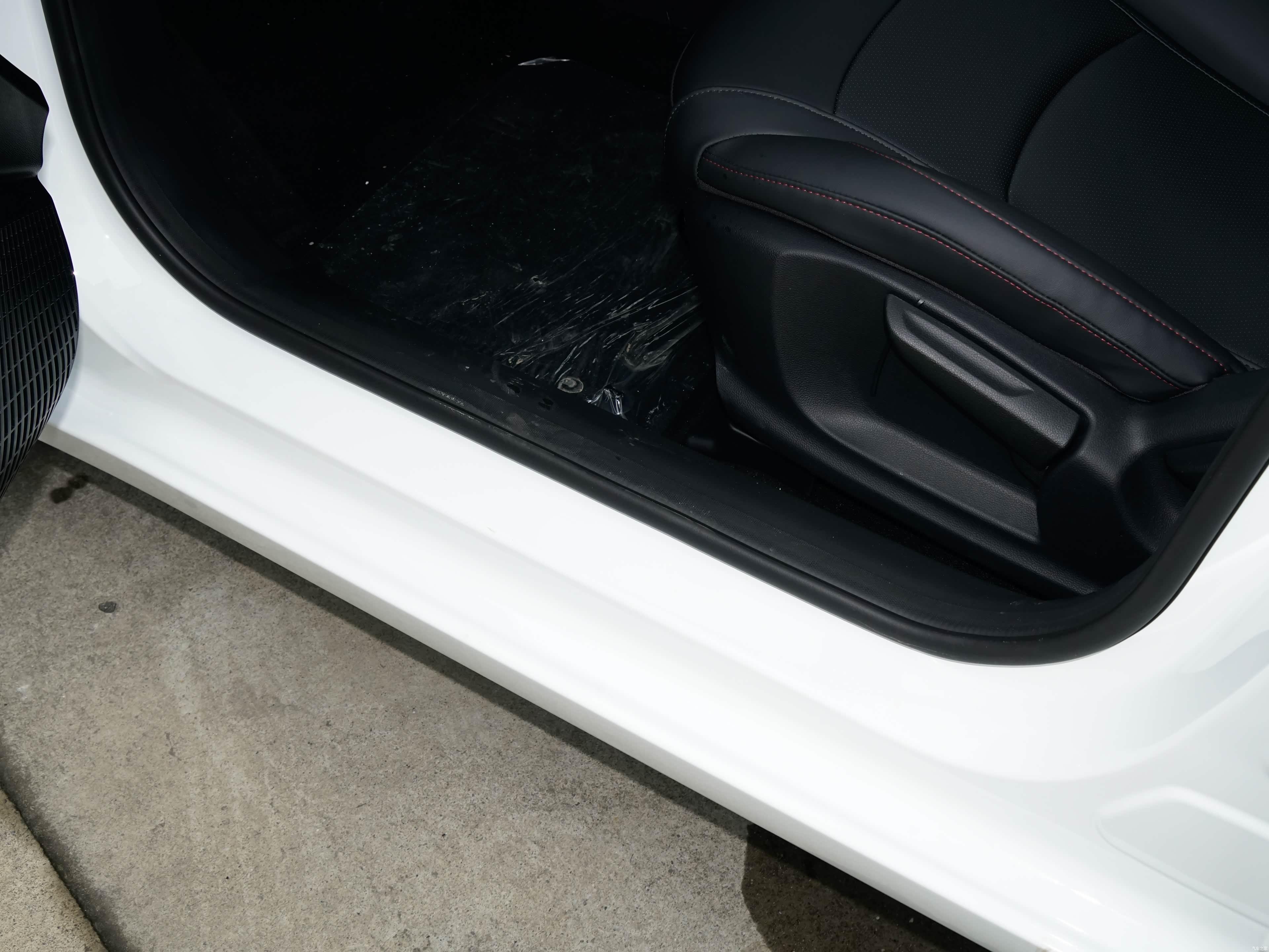 Roewe i5 1.5L CVT Honor 2026 26