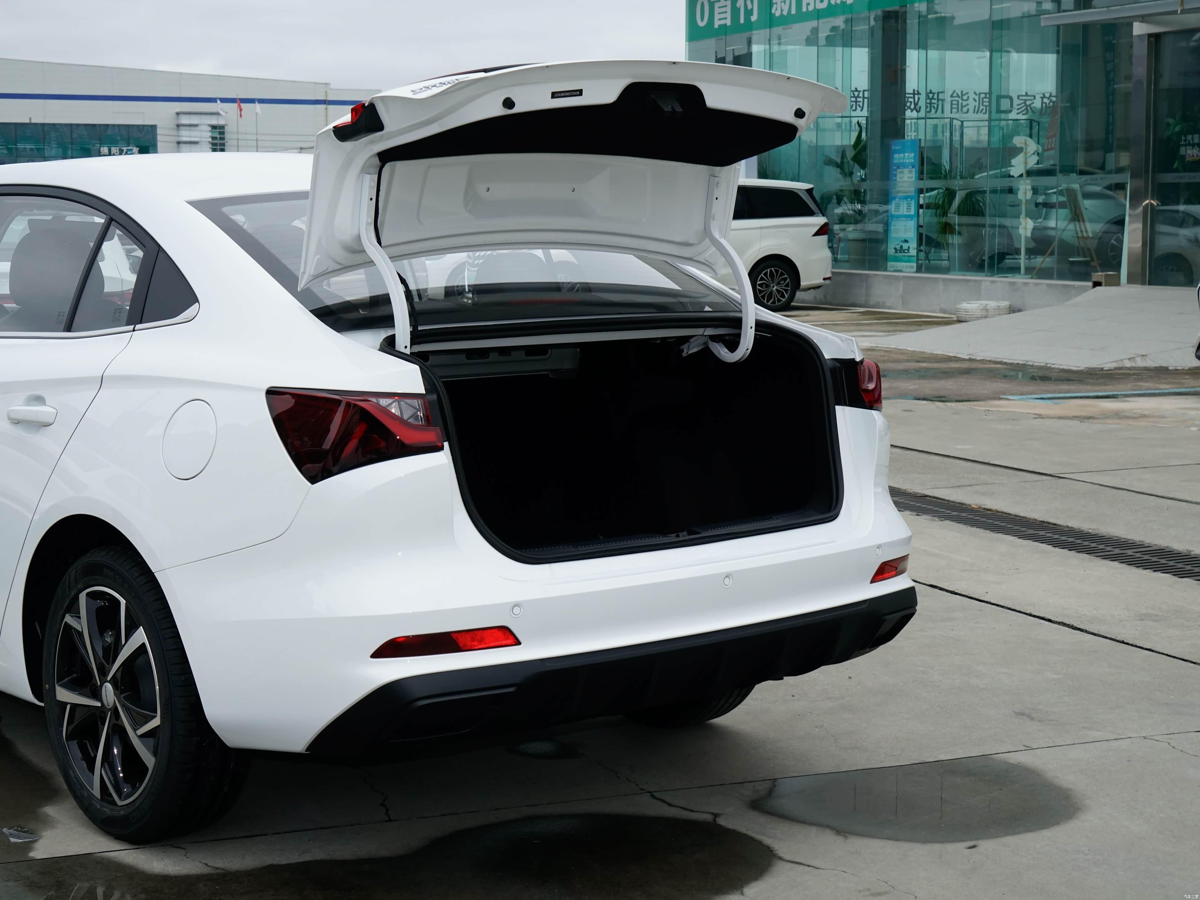 Roewe i5 1.5L CVT Honor 2026 36
