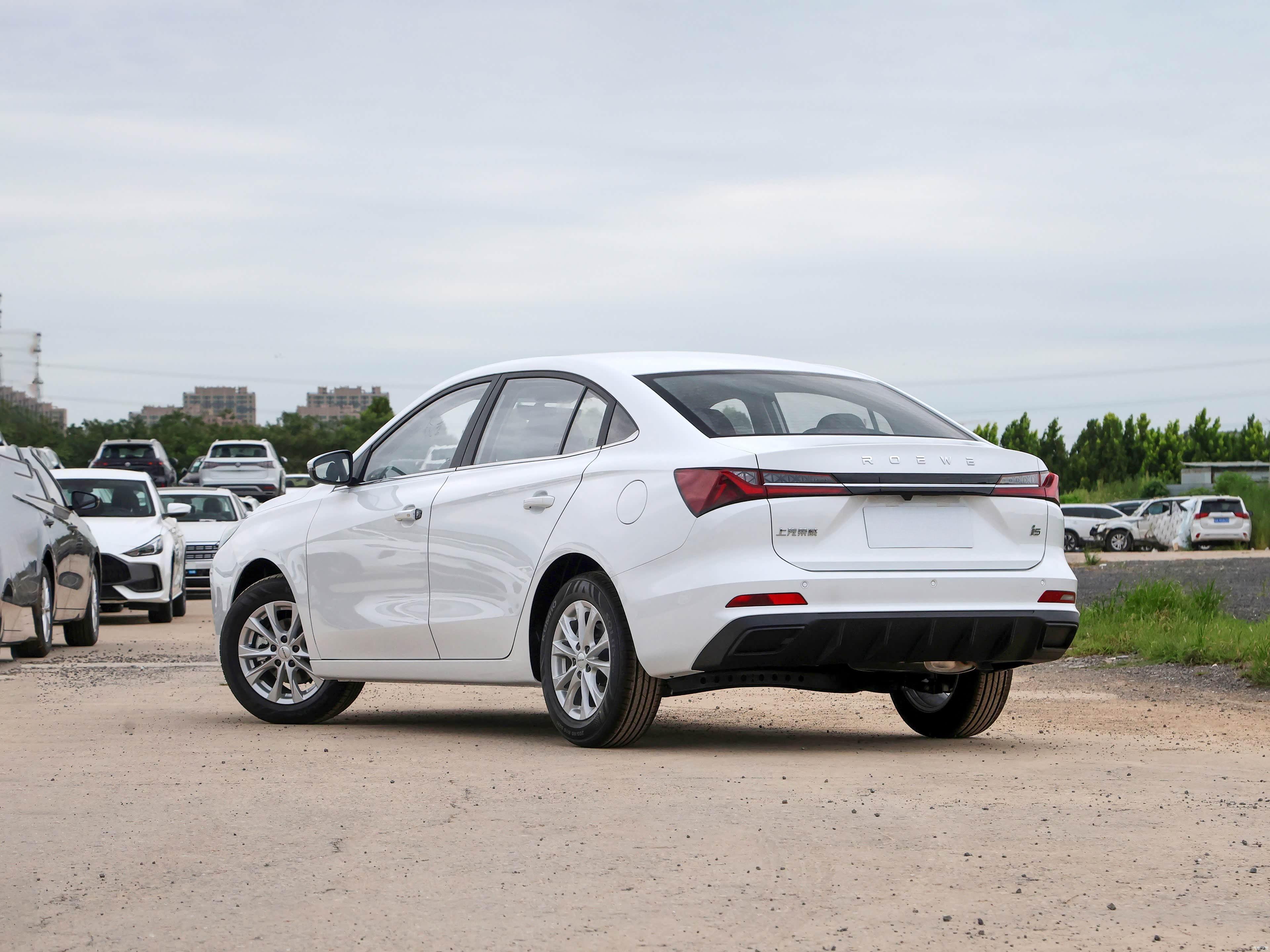 Roewe i5 1.5L CVT Luxury 2026 4
