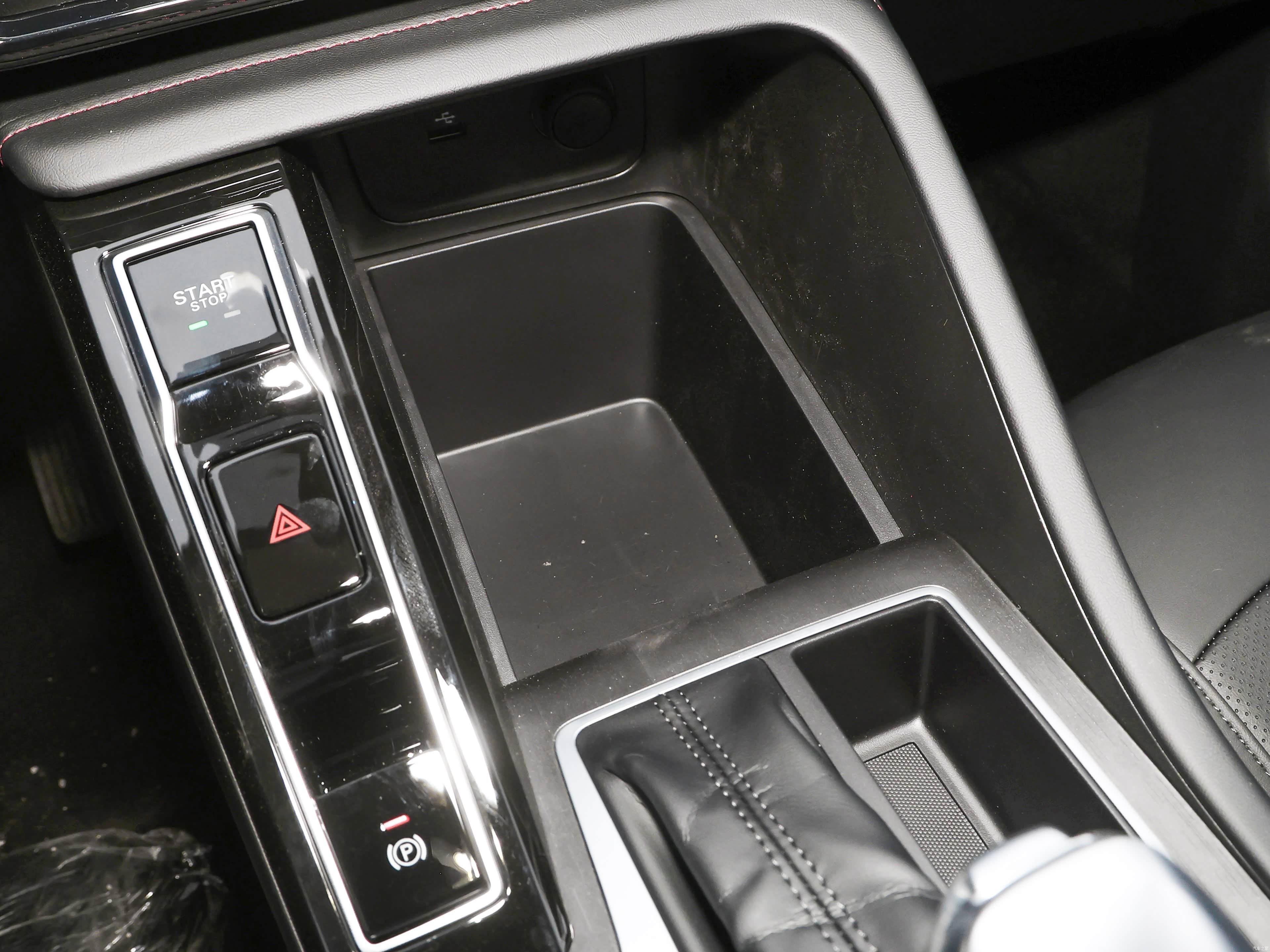 Roewe i5 1.5L CVT Luxury 2026 19