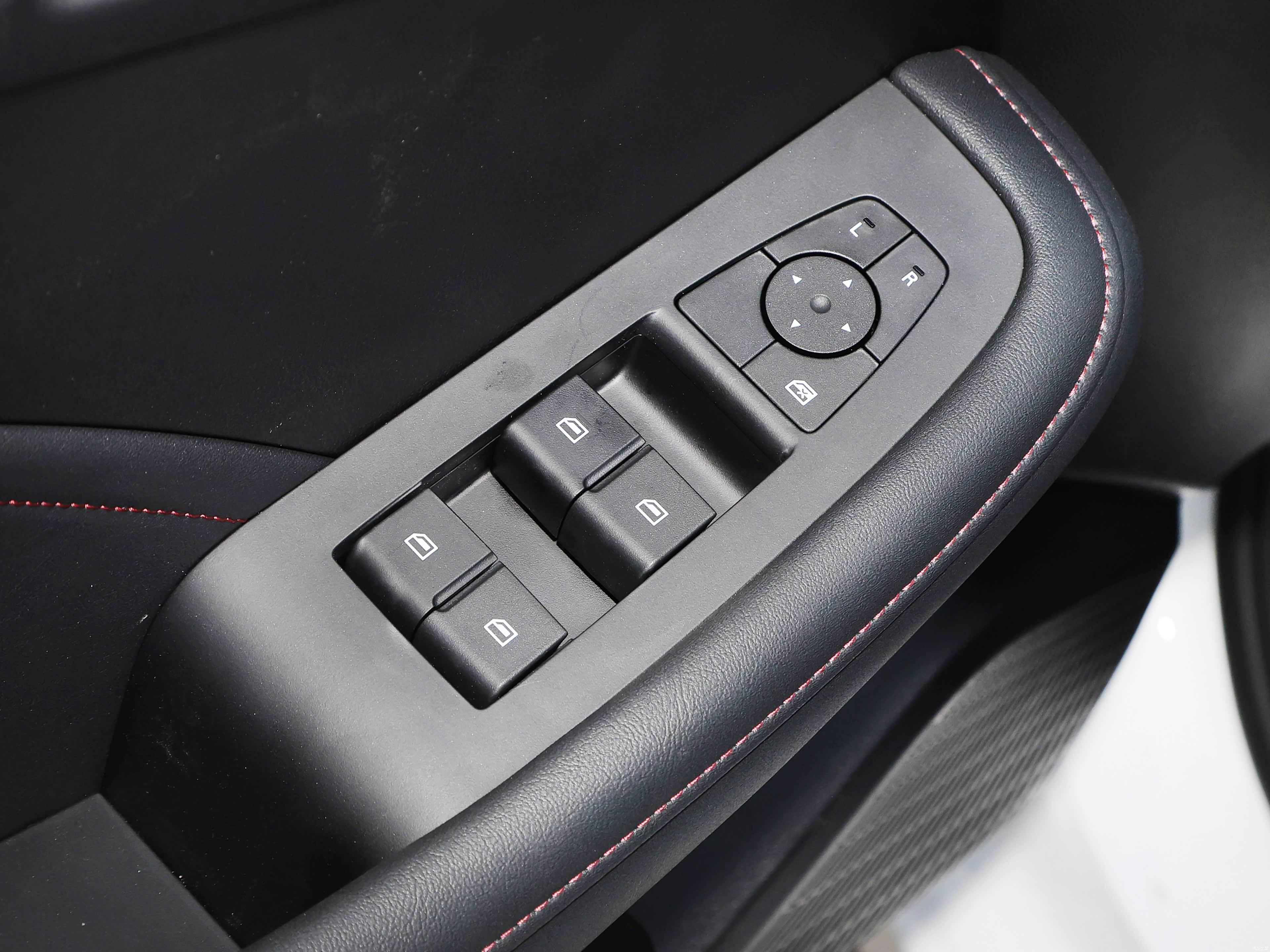 Roewe i5 1.5L CVT Luxury 2026 25