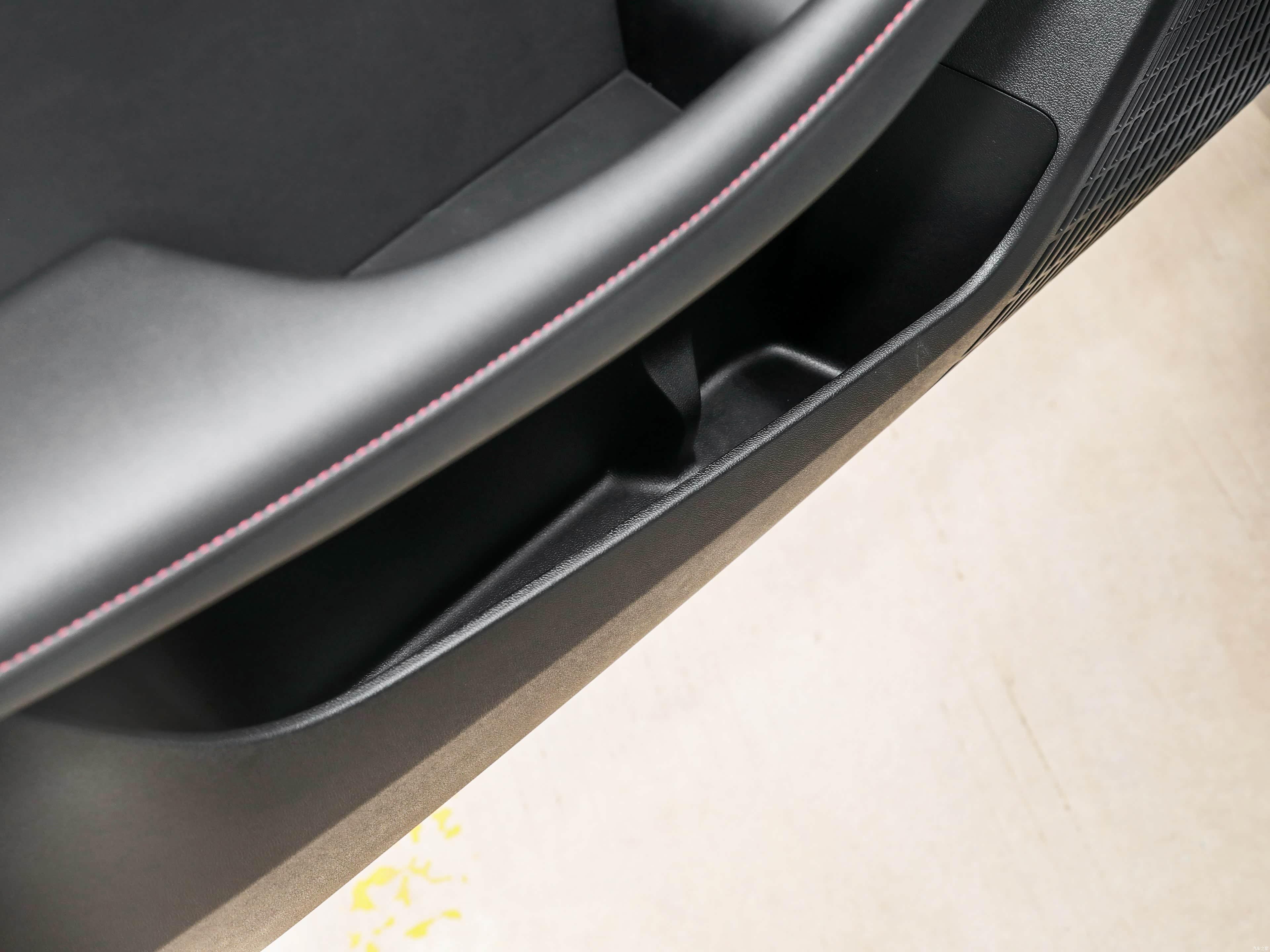 Roewe i5 1.5L CVT Luxury 2026 31