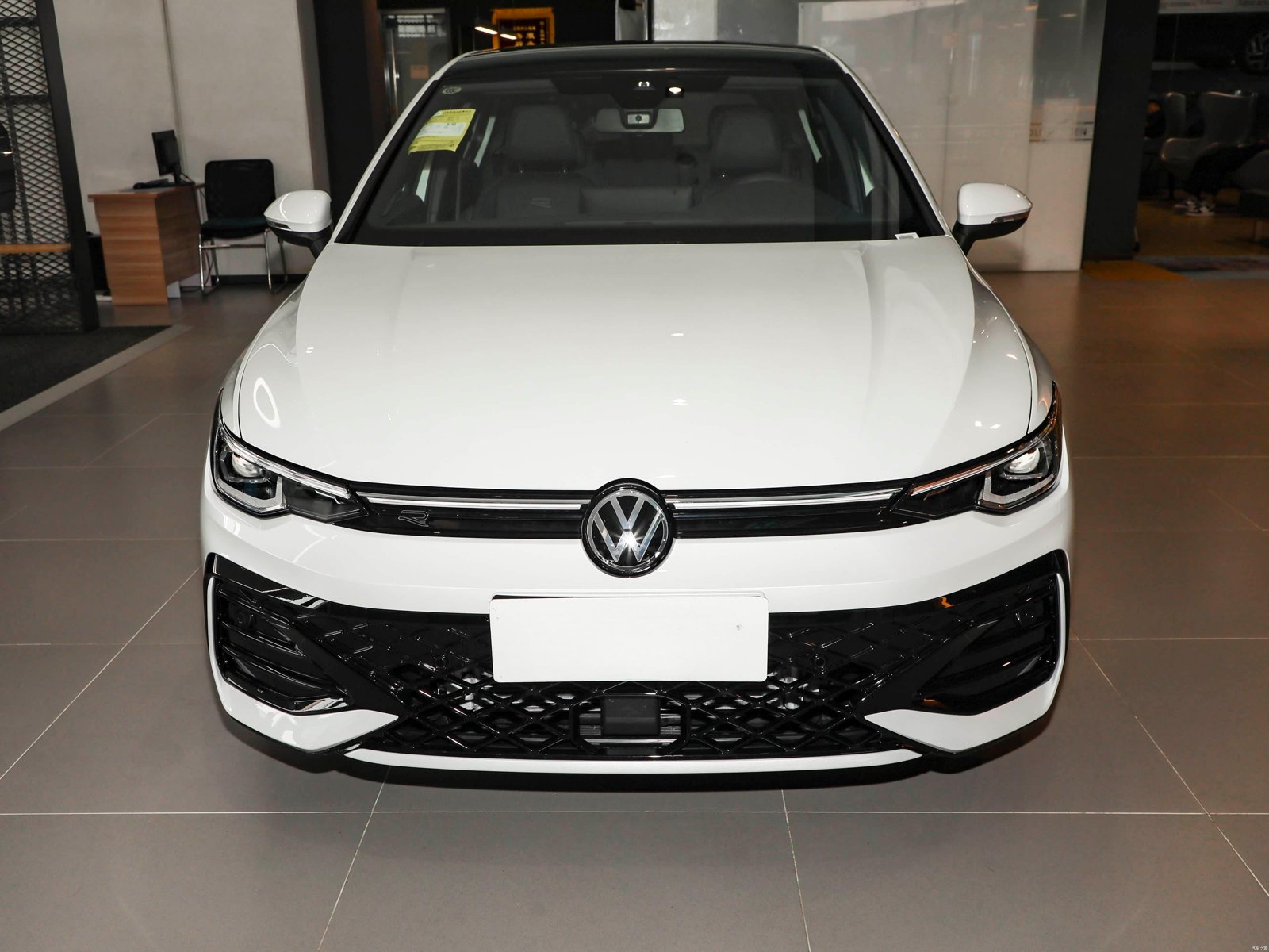 Volkswagen Golf 8.5 300 TSI R-LINE