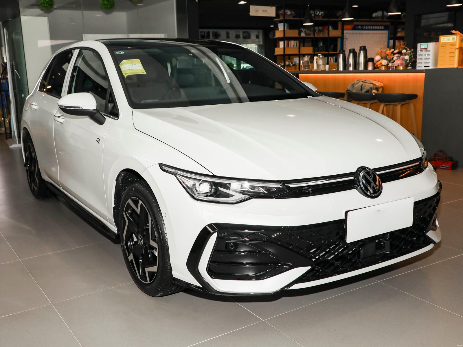 Volkswagen Golf 8.5 300 TSI R-LINE 2026 2