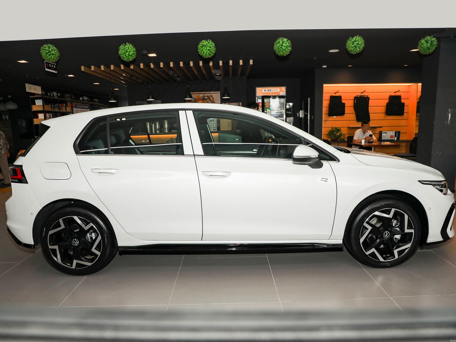 Volkswagen Golf 8.5 300 TSI R-LINE 2026 3