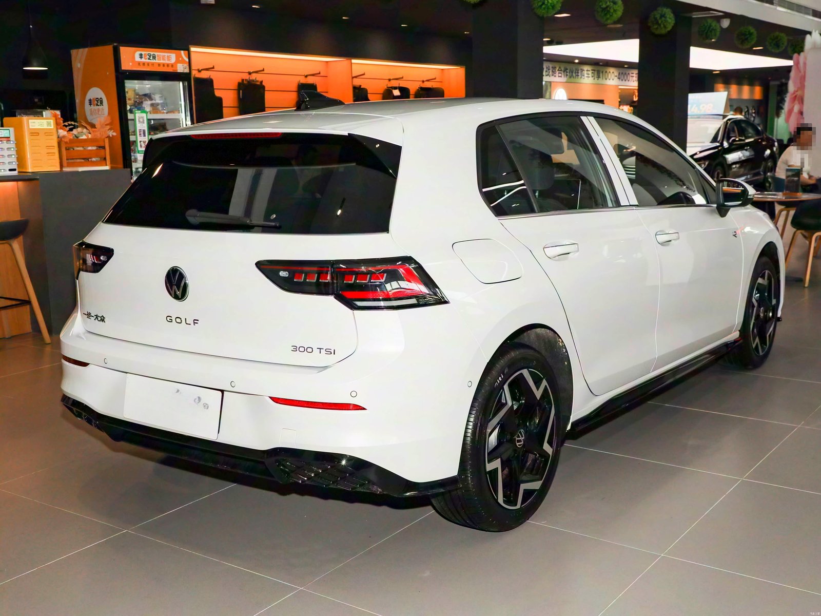 Volkswagen Golf 8.5 300 TSI R-LINE 2026 4