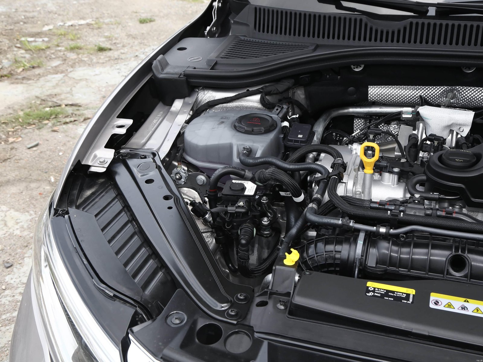Volkswagen Sagitar 300TSI DSG Surpasses 2026 9