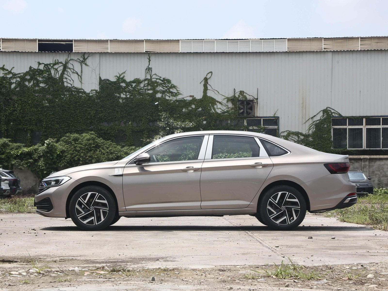 Volkswagen Sagitar 300TSI DSG Surpasses 2026 4