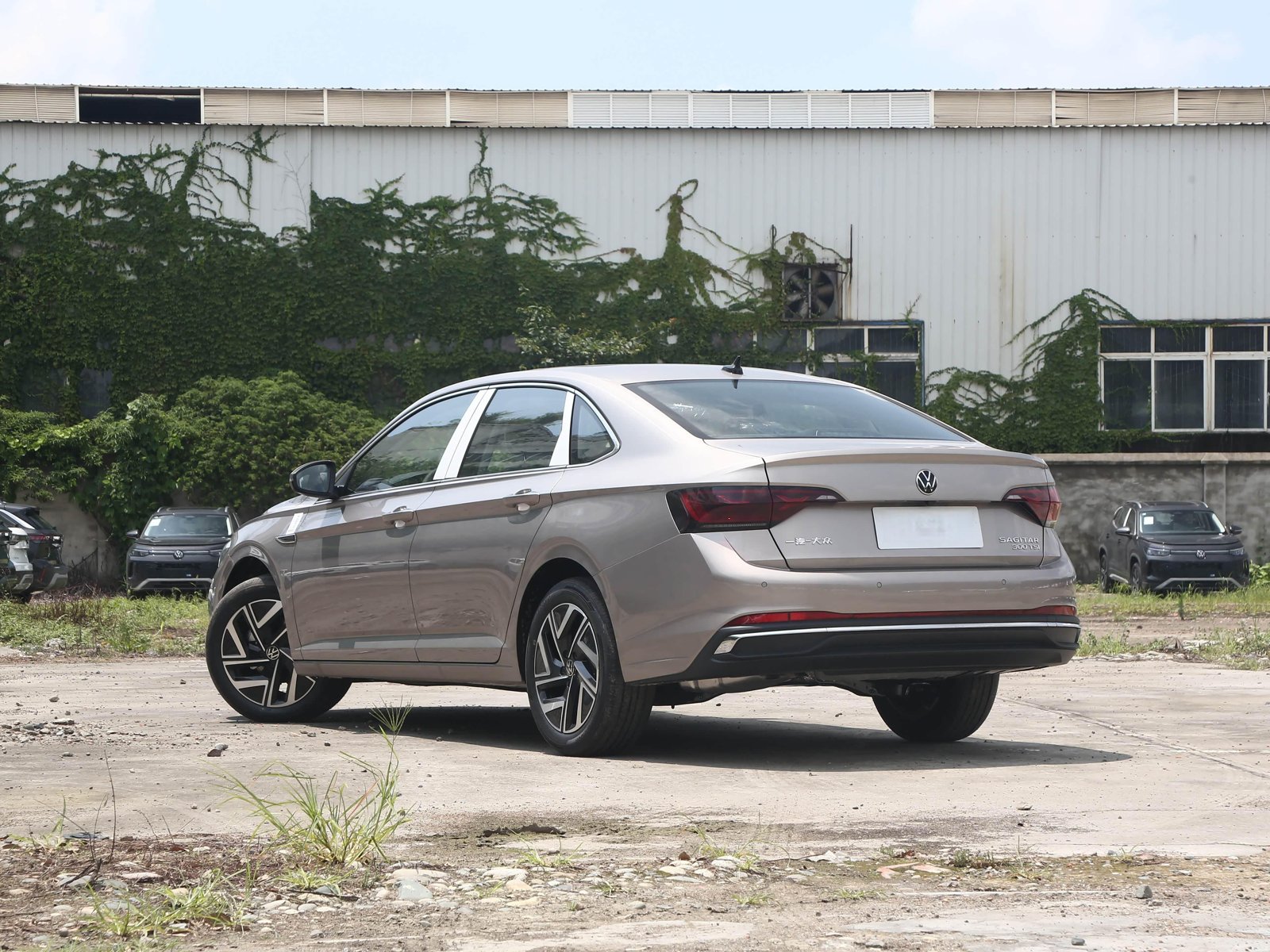 Volkswagen Sagitar 300TSI DSG Surpasses 2026 5