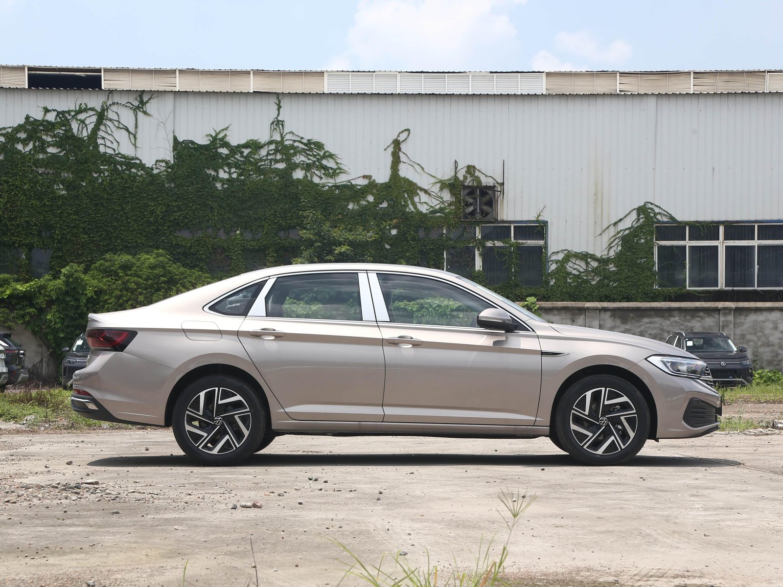 Volkswagen Sagitar 300TSI DSG Surpasses 2026 8