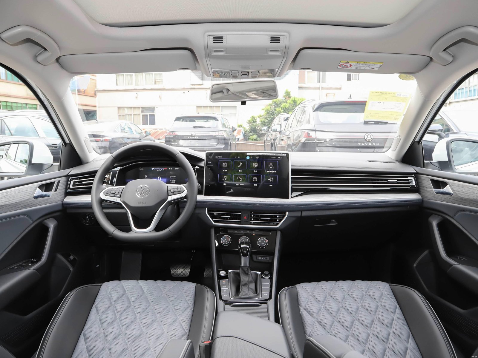 Volkswagen Sagitar 300TSI DSG Surpasses 2026 13