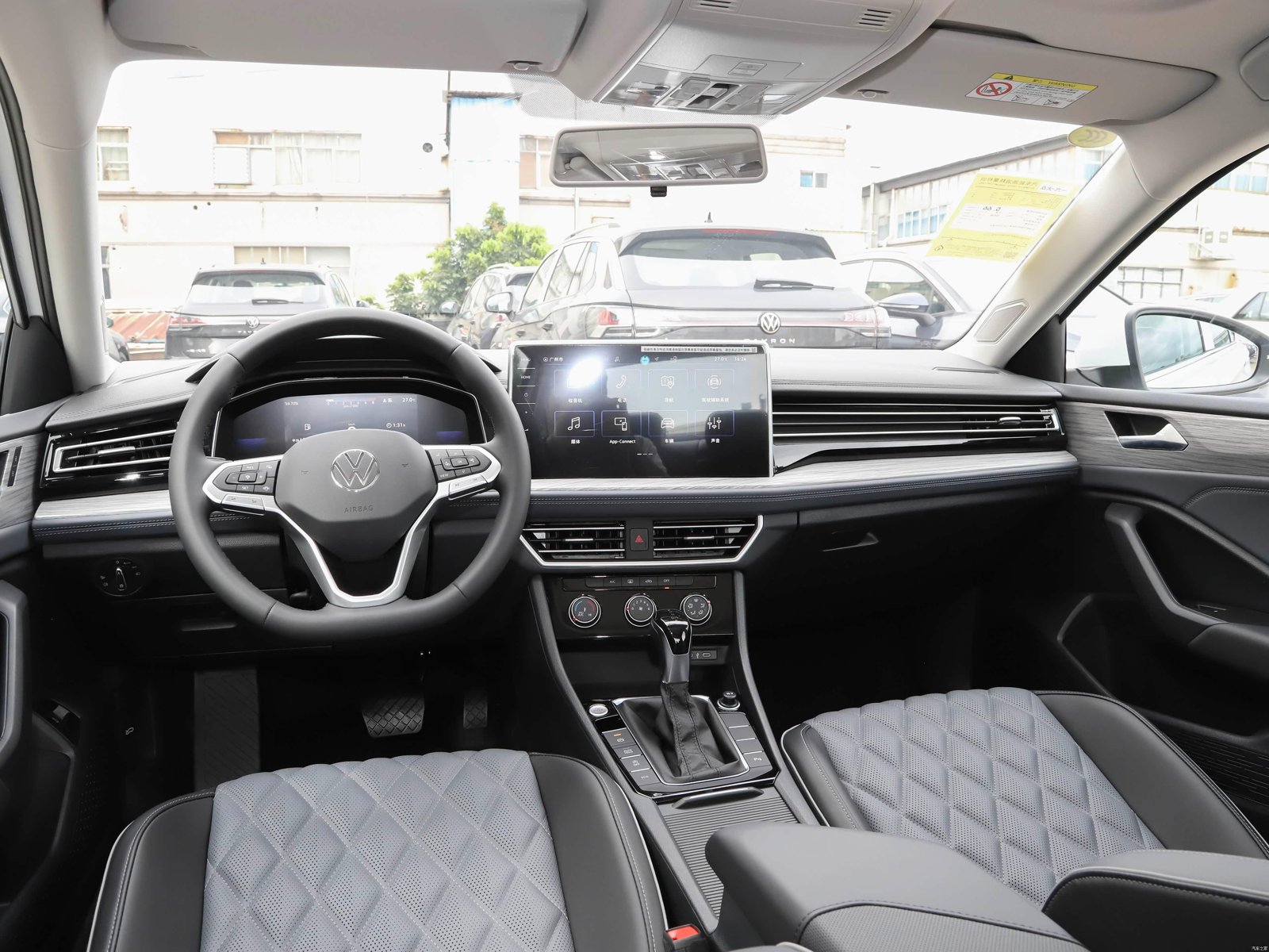 Volkswagen Sagitar 300TSI DSG Surpasses 2026 16