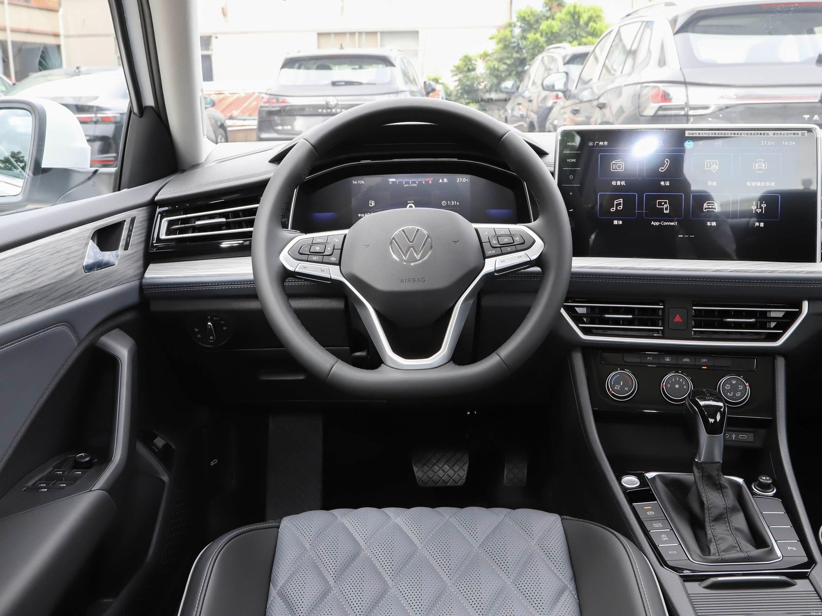 Volkswagen Sagitar 300TSI DSG Surpasses 2026 14
