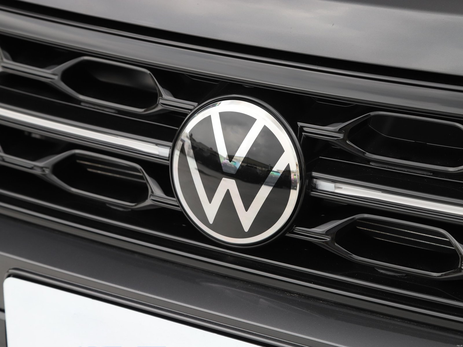 Volkswagen T-Roc 300 TSI DSG 2WD Starlight Black 2026 9