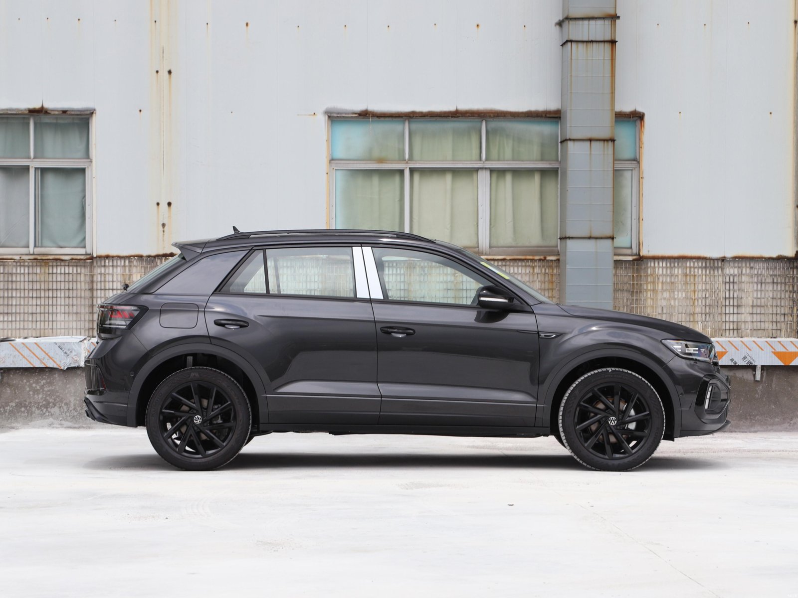 Volkswagen T-Roc 300 TSI DSG 2WD Starlight Black 2026 3