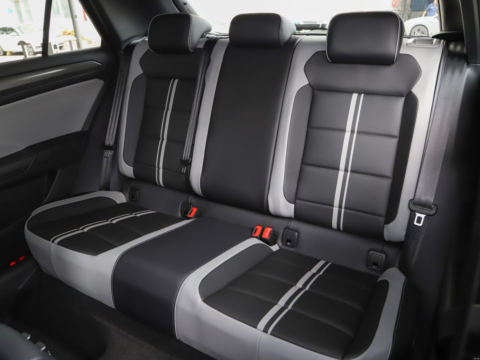 Volkswagen T-Roc 300 TSI DSG 2WD Starlight Black 2026 39