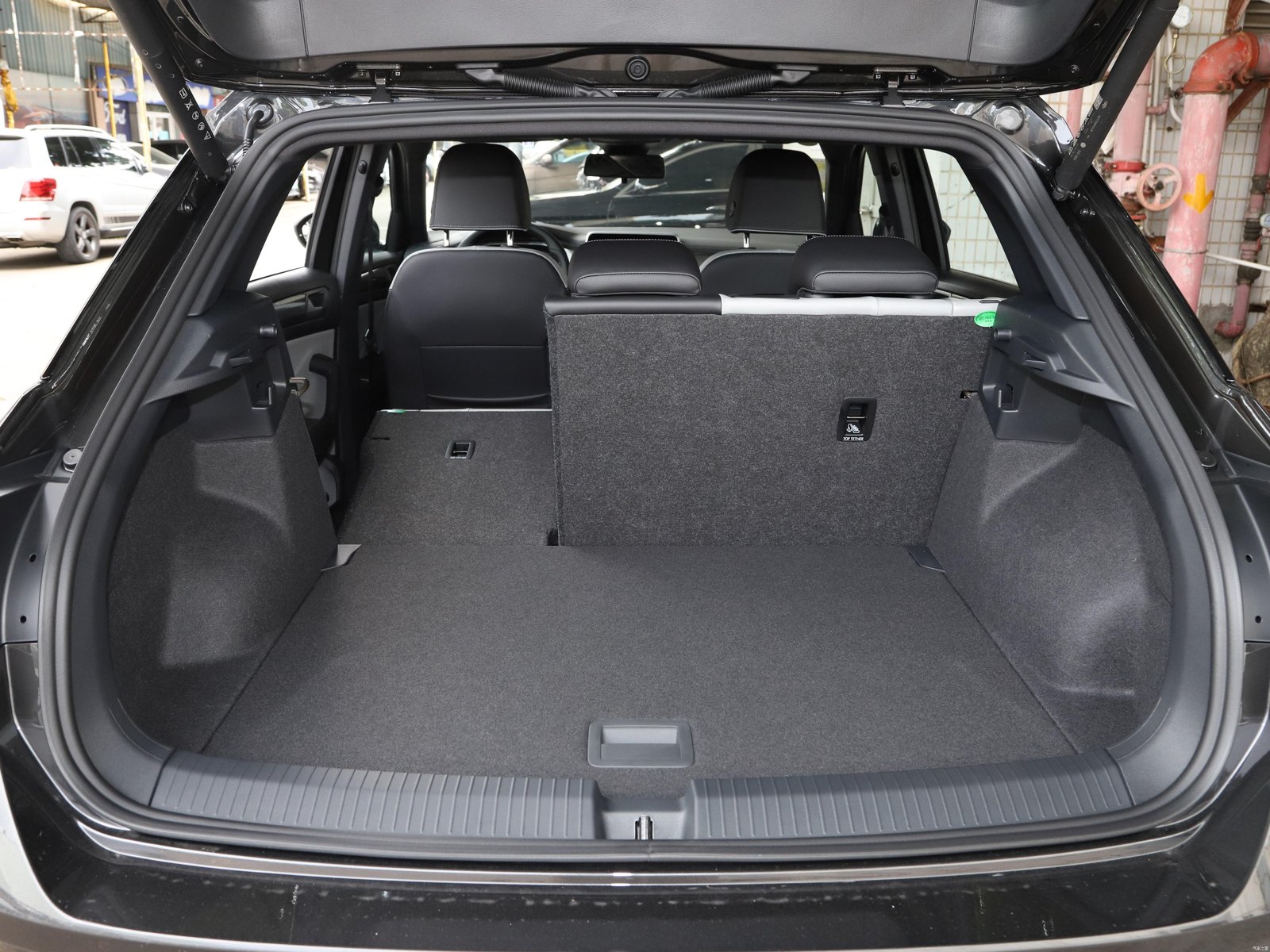 Volkswagen T-Roc 300 TSI DSG 2WD Starlight Black 2026 40