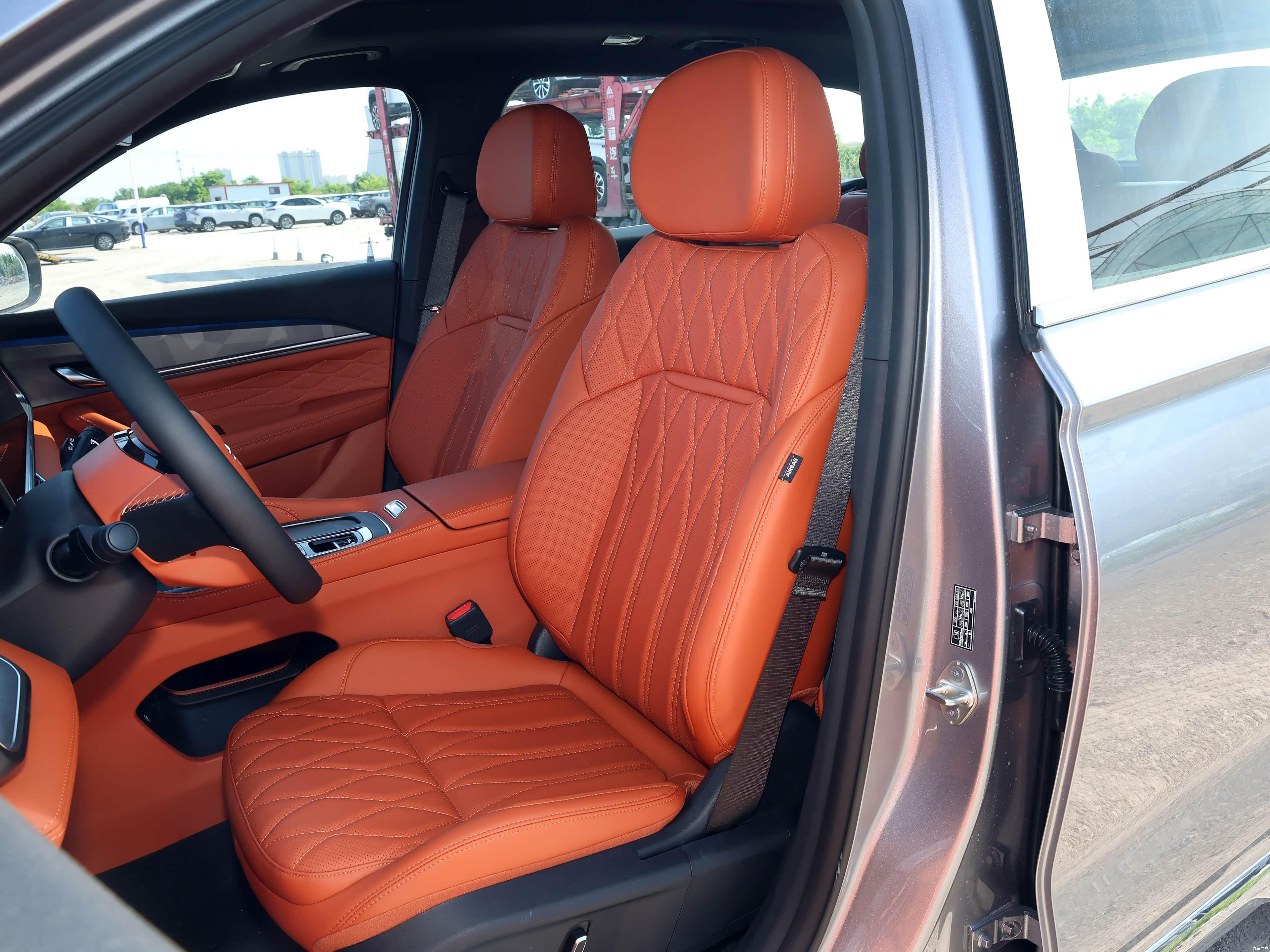 Geely Xingyue L i-HEV Lingyu 2026 26