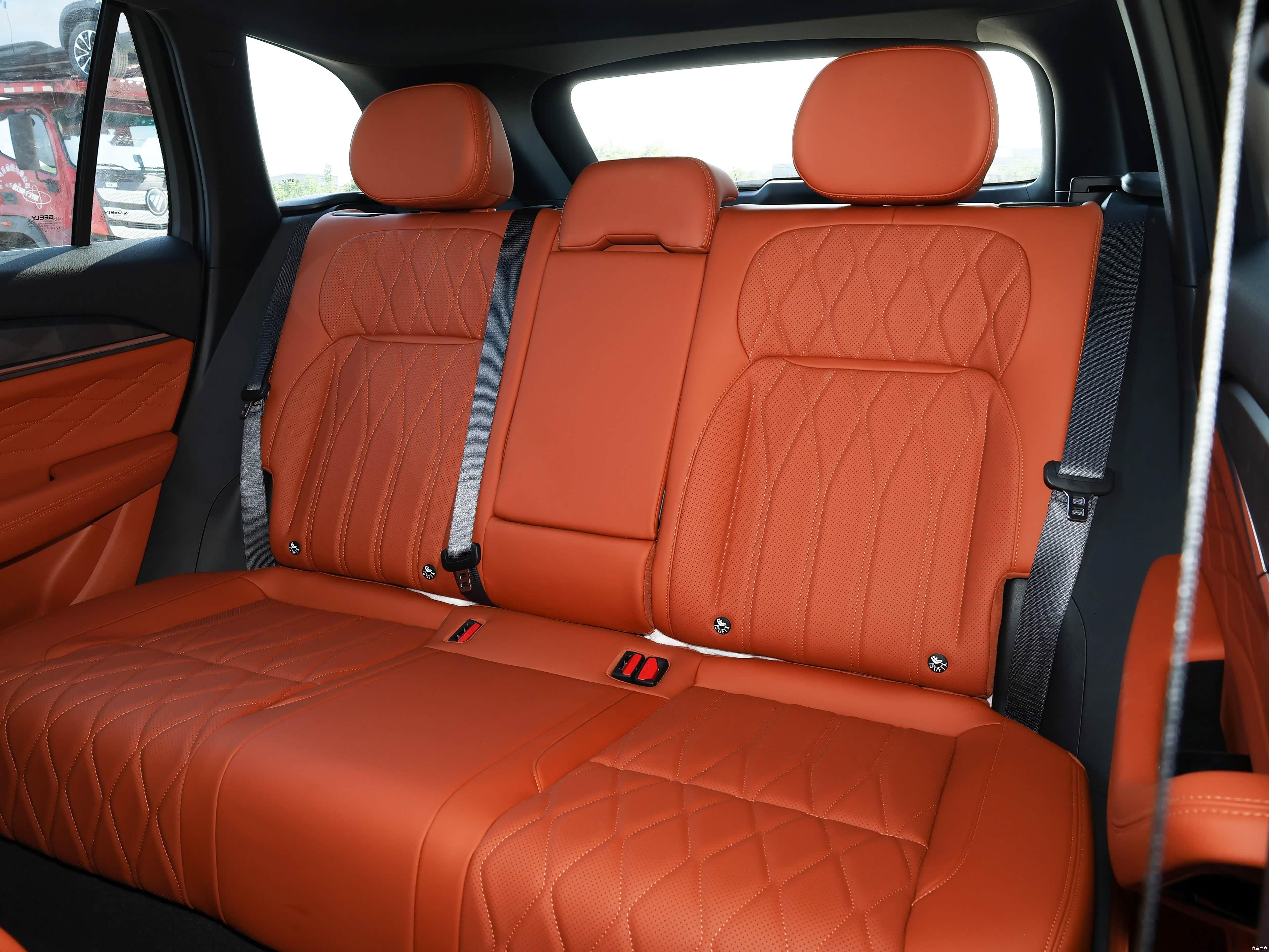 Geely Xingyue L i-HEV Lingyu 2026 35