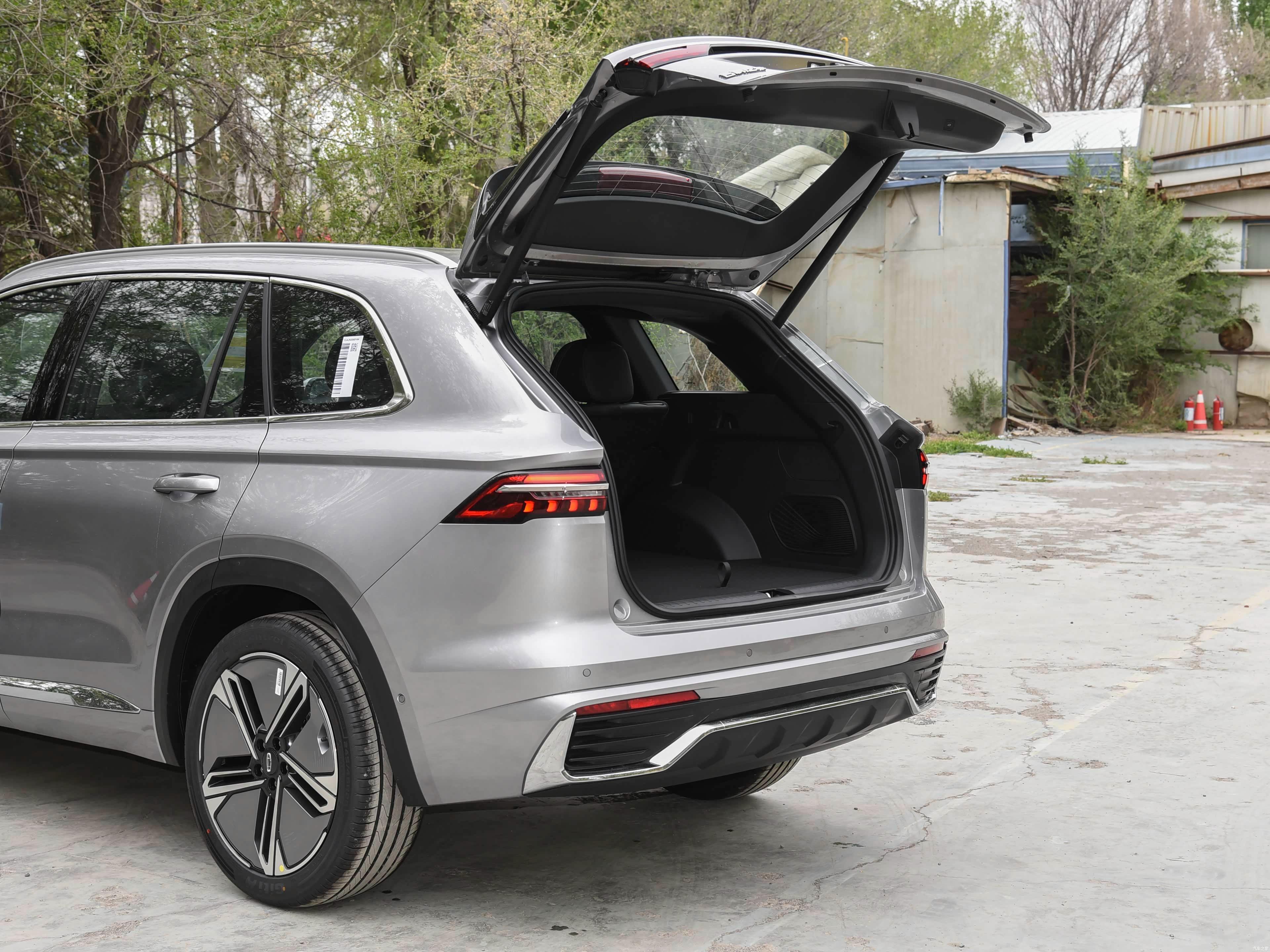 Geely Xingyue L i-HEV WangShi 2026 6