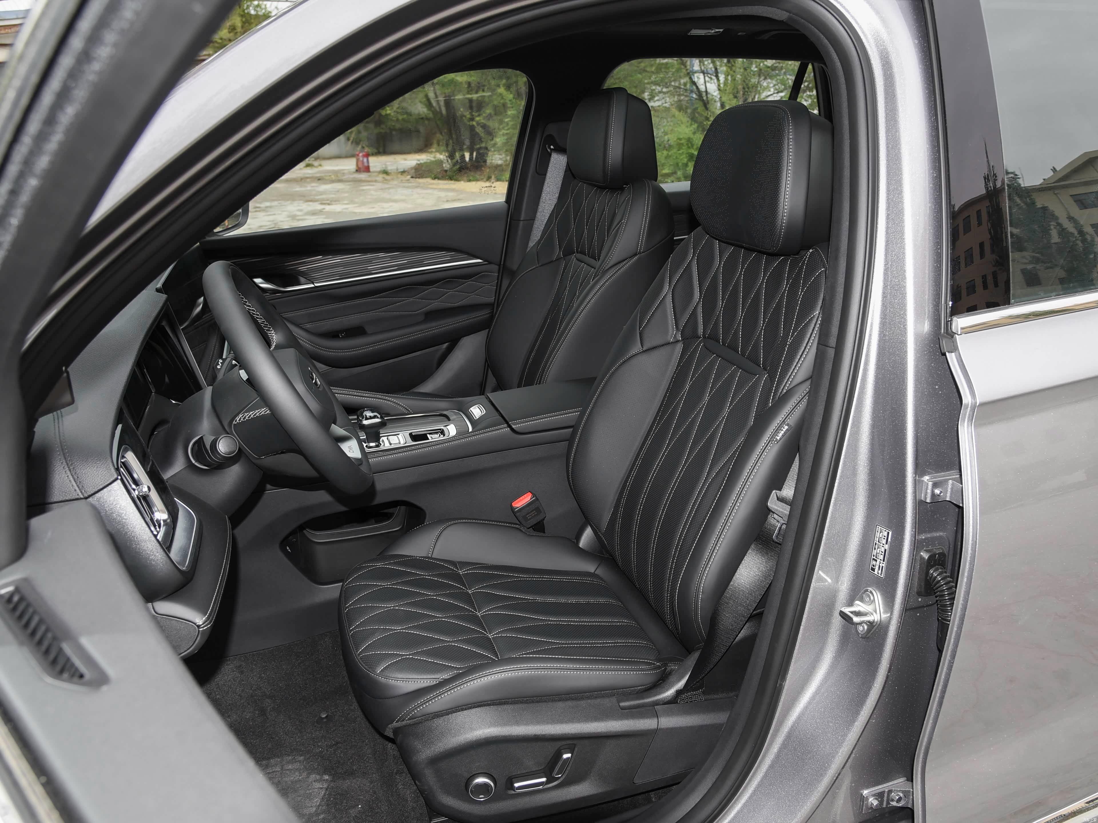 Geely Xingyue L i-HEV WangShi 2026 22