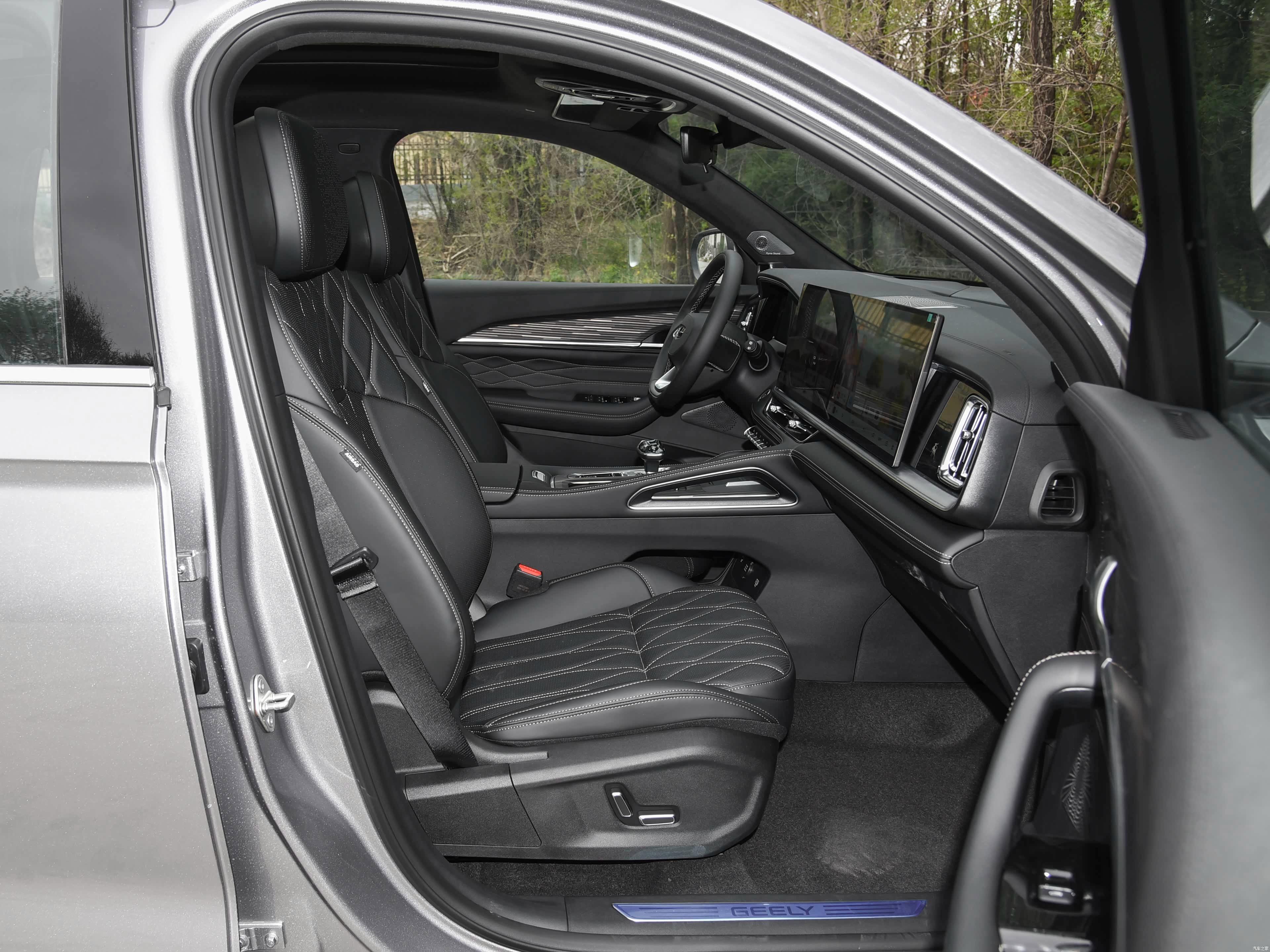 Geely Xingyue L i-HEV WangShi 2026 29