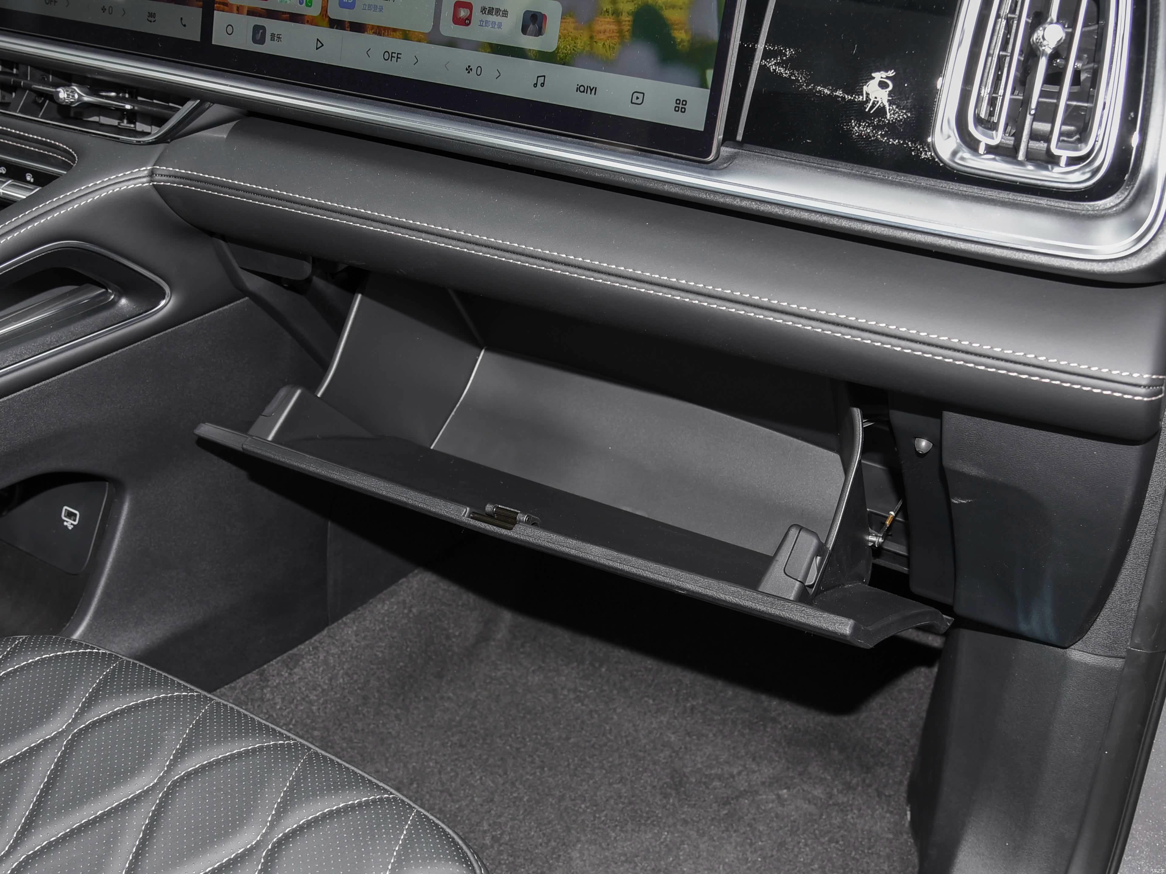 Geely Xingyue L i-HEV WangShi 2026 31