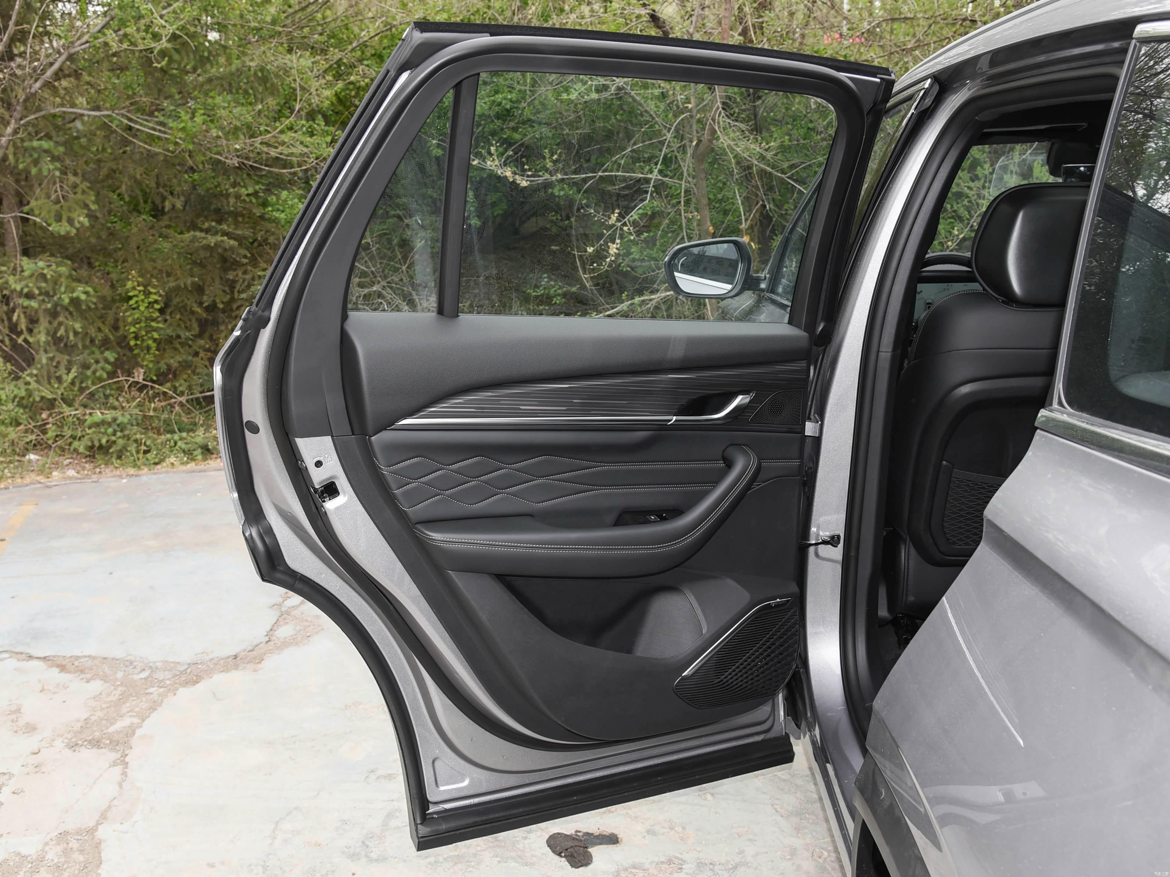 Geely Xingyue L i-HEV WangShi 2026 37