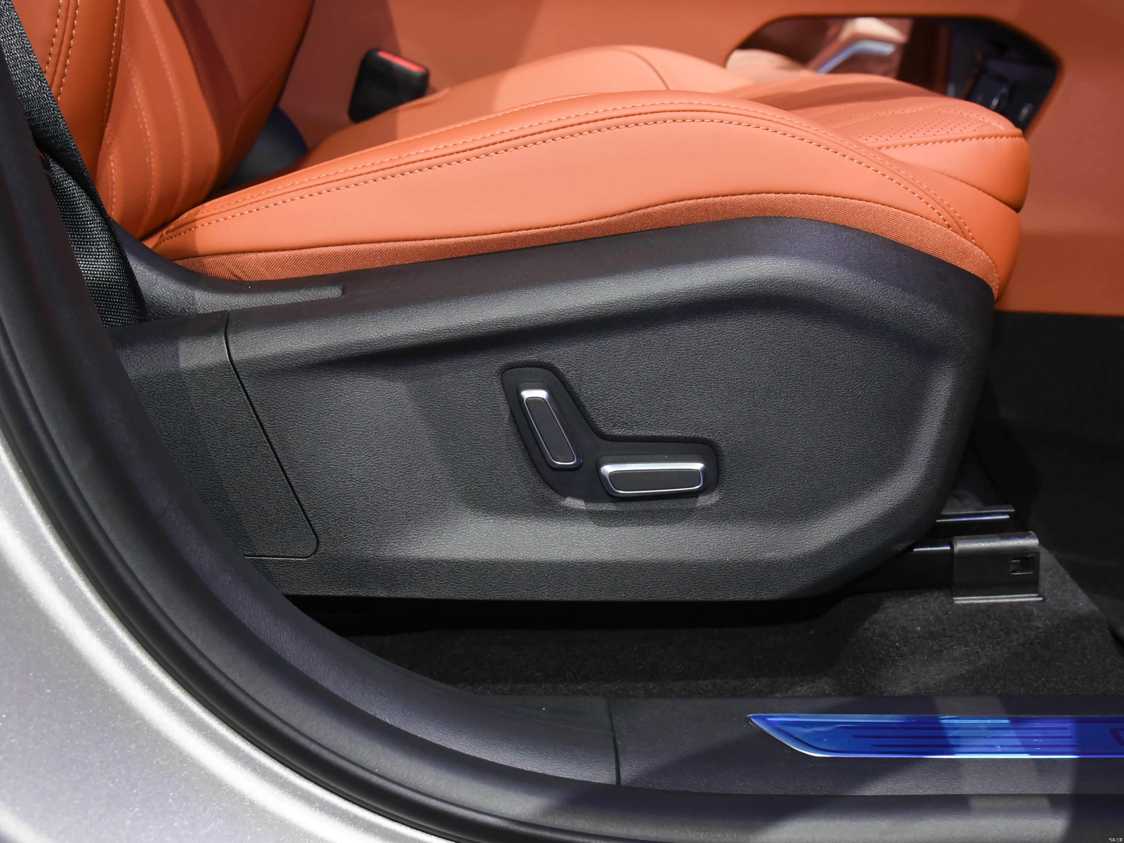 Geely Xingyue L i-HEV WangShi 2026 68